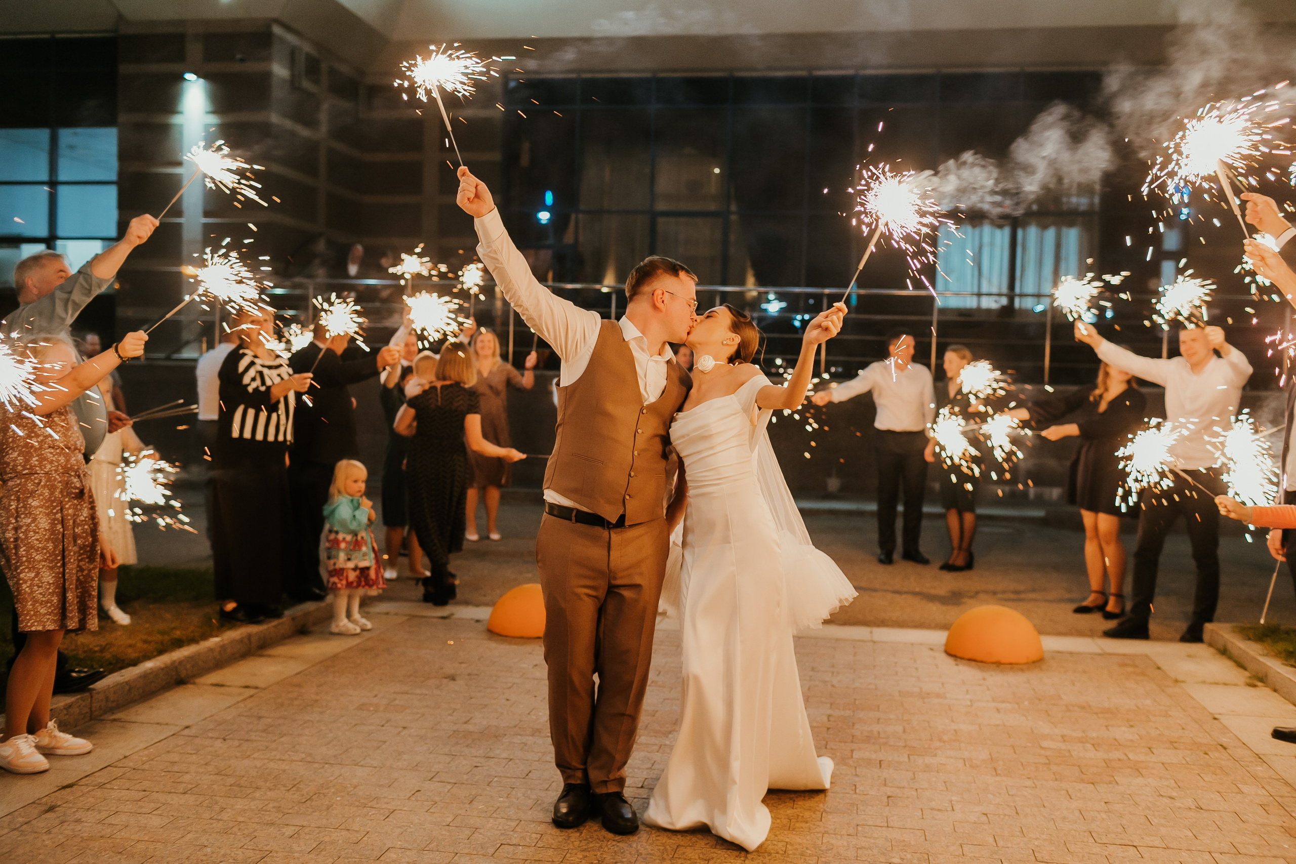Свадебная осенняя фотосессия Ивана и Лидии в городе. Свадебный и репортажный фотограф в Ярославле и Санкт-Петербурге Роман Микрюков