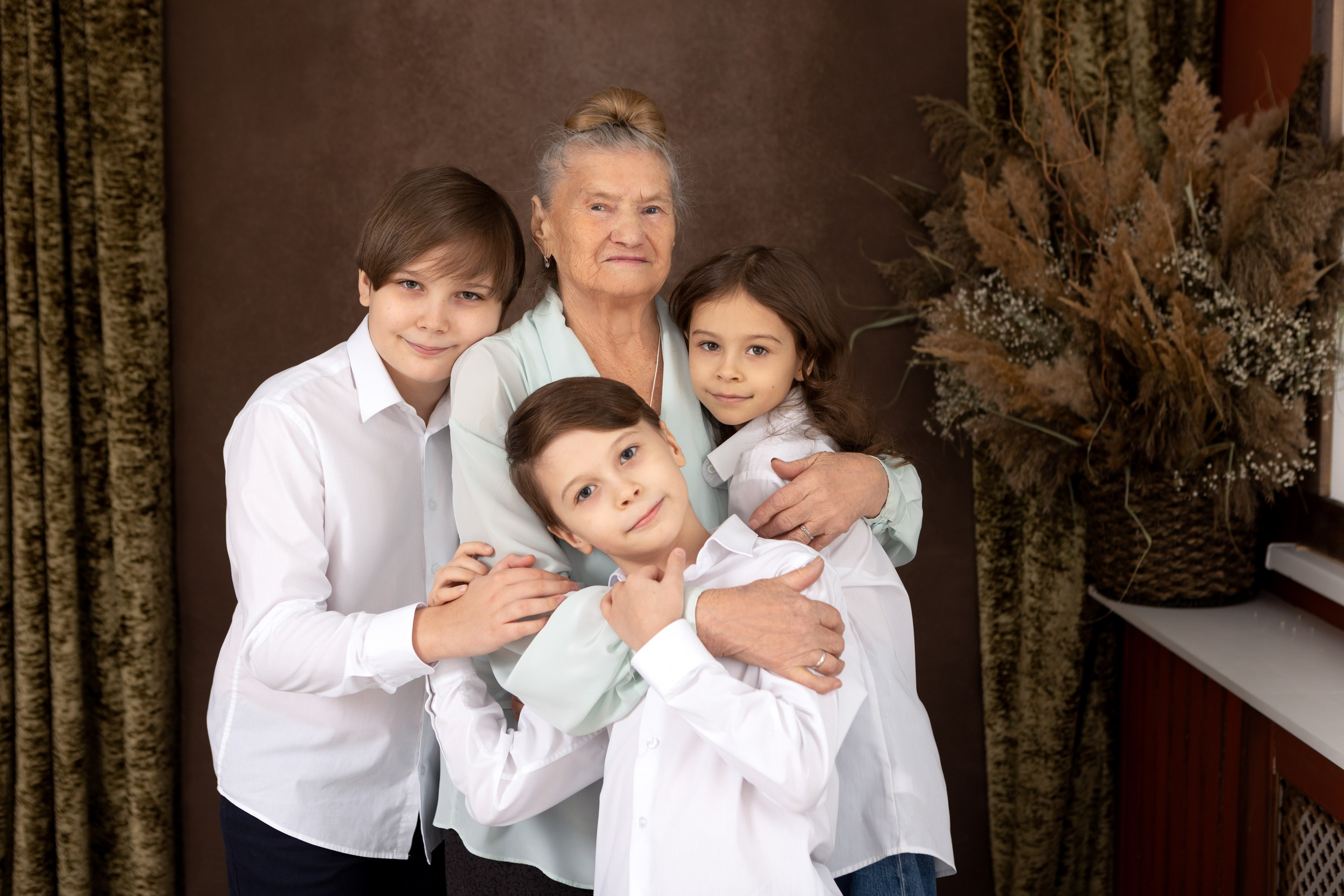 Семейная фотосессия в студии. Фотограф в Оренбурге. Профессиональный фотограф