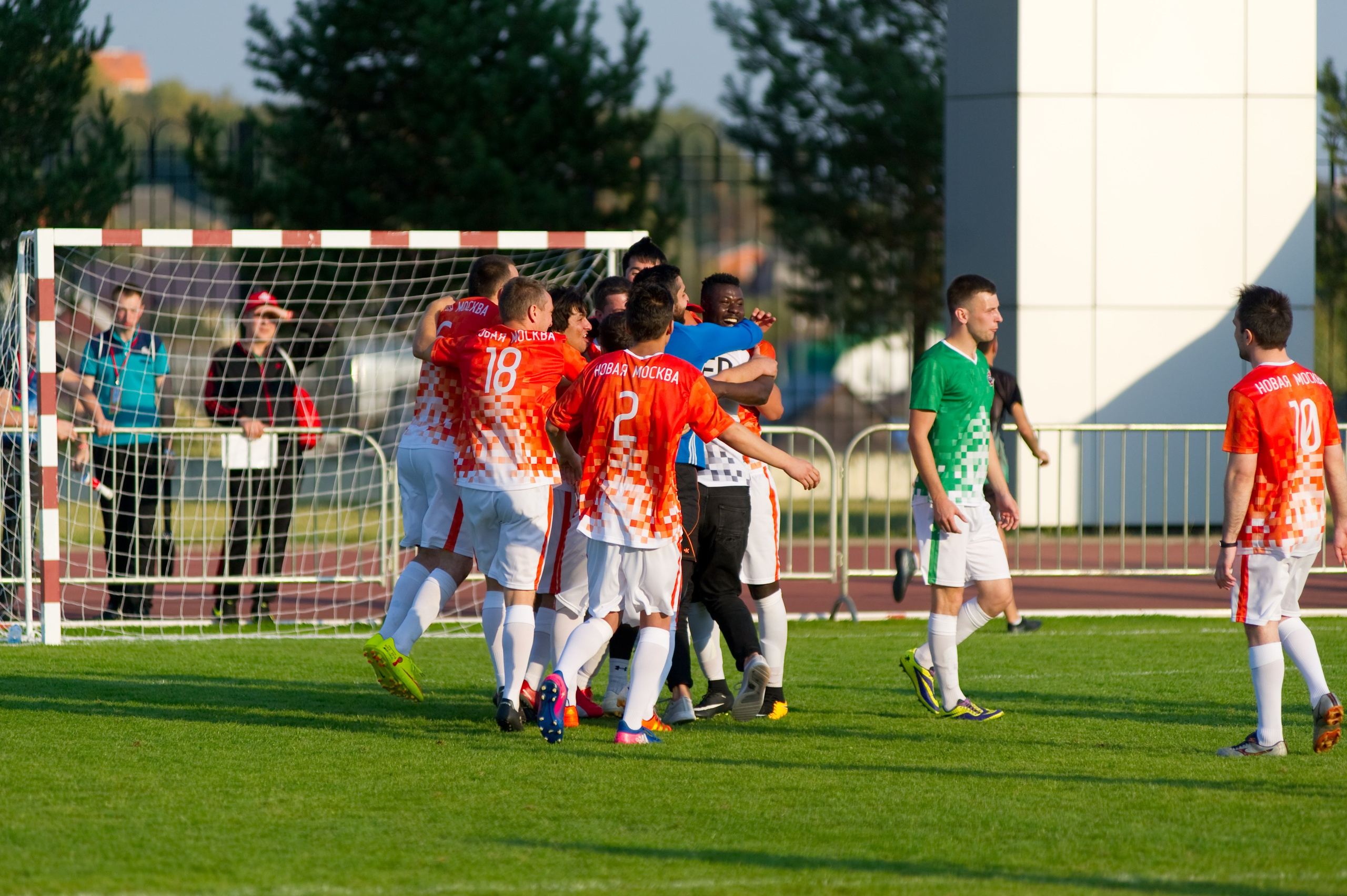 Турбофутбол (корпоративное соревнование «Пятерочки»). Репортажный фотограф и видеограф Слава Думчев. Тимбилдинги, отчетники, корпоративы