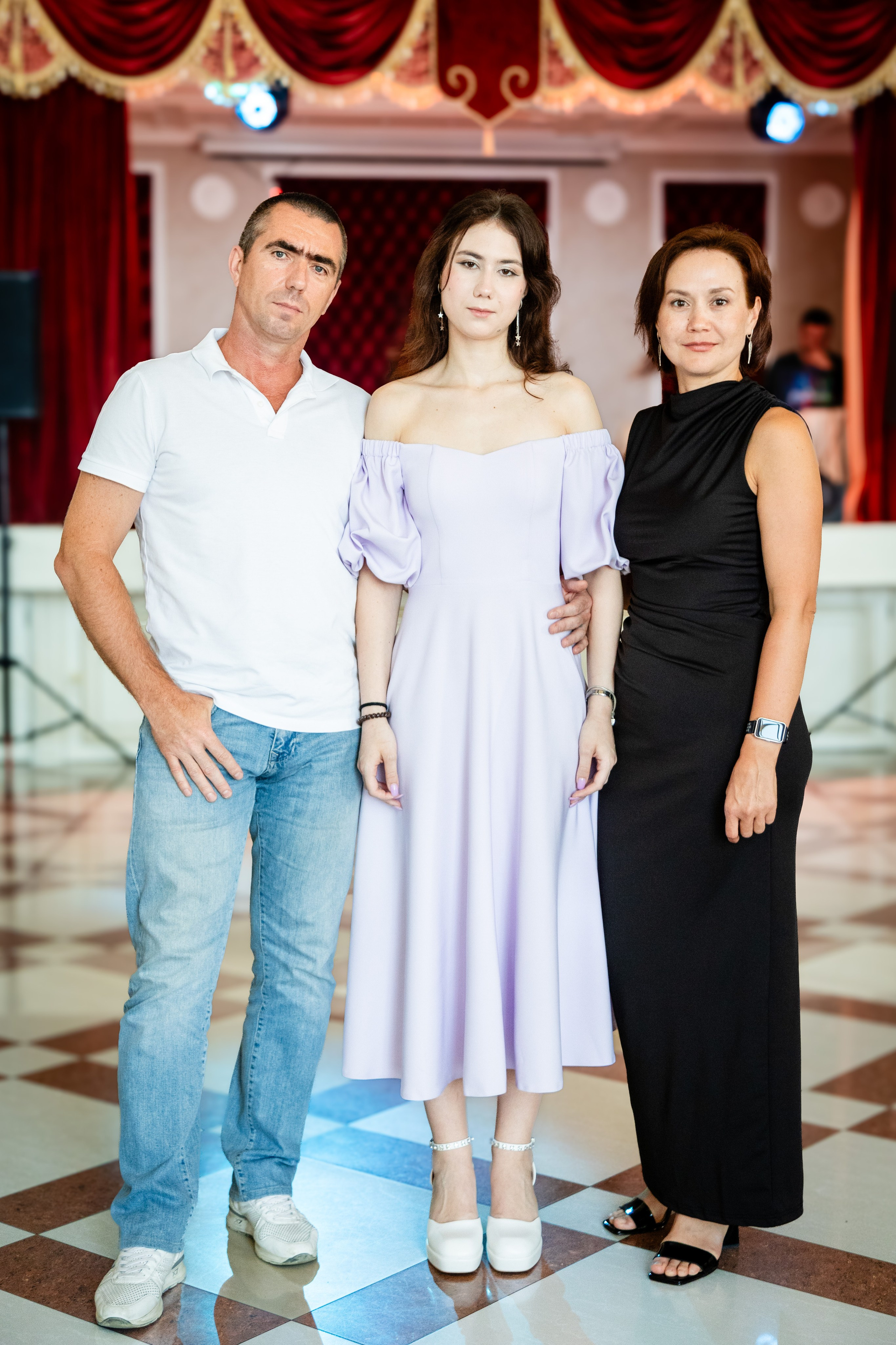 Школьный выпускной. Детский фотограф видеограф в Хабаровске Михаил Орлов