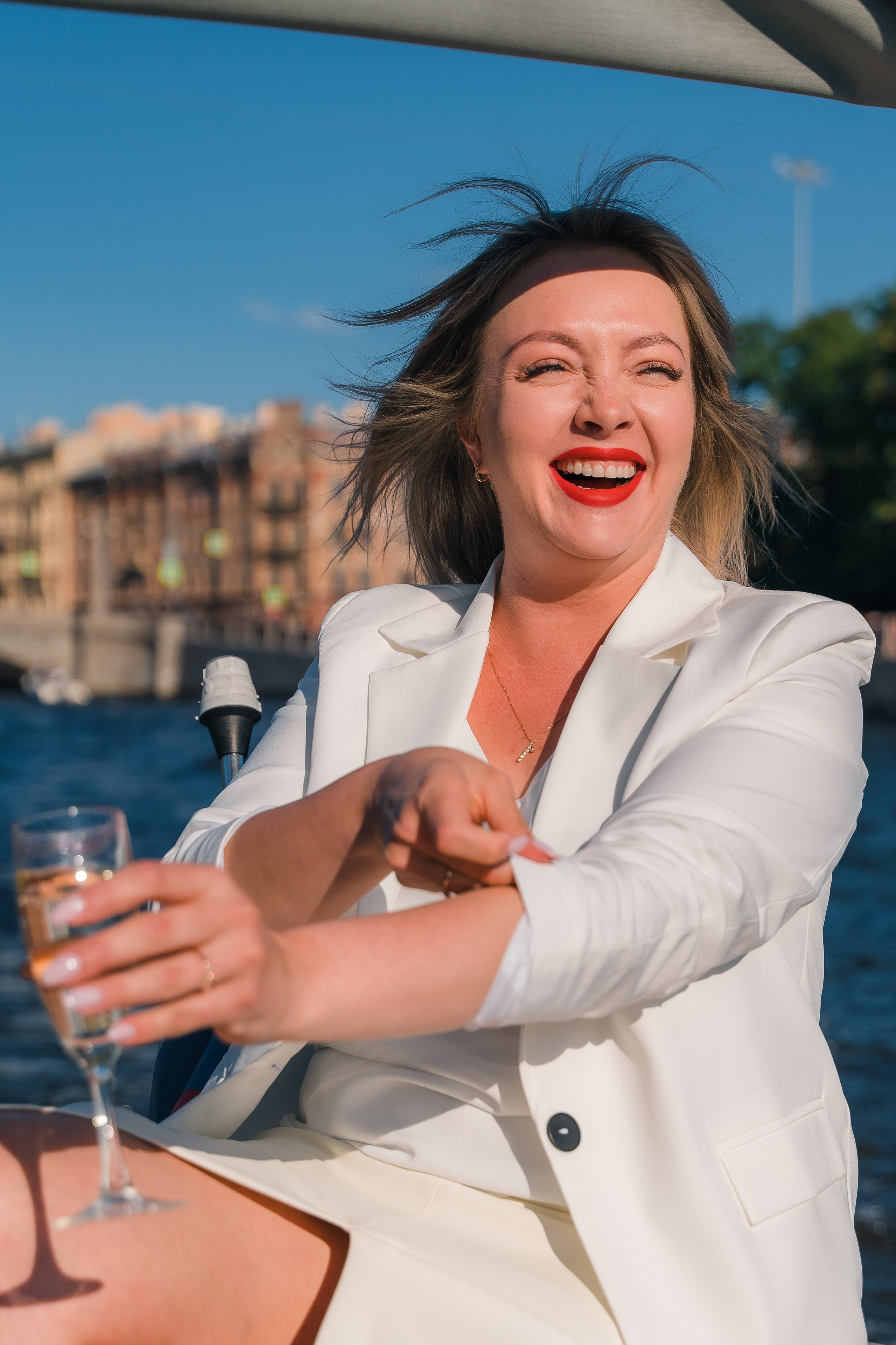 Фотосъемка девичника, встреча девушек, веселые женские портреты