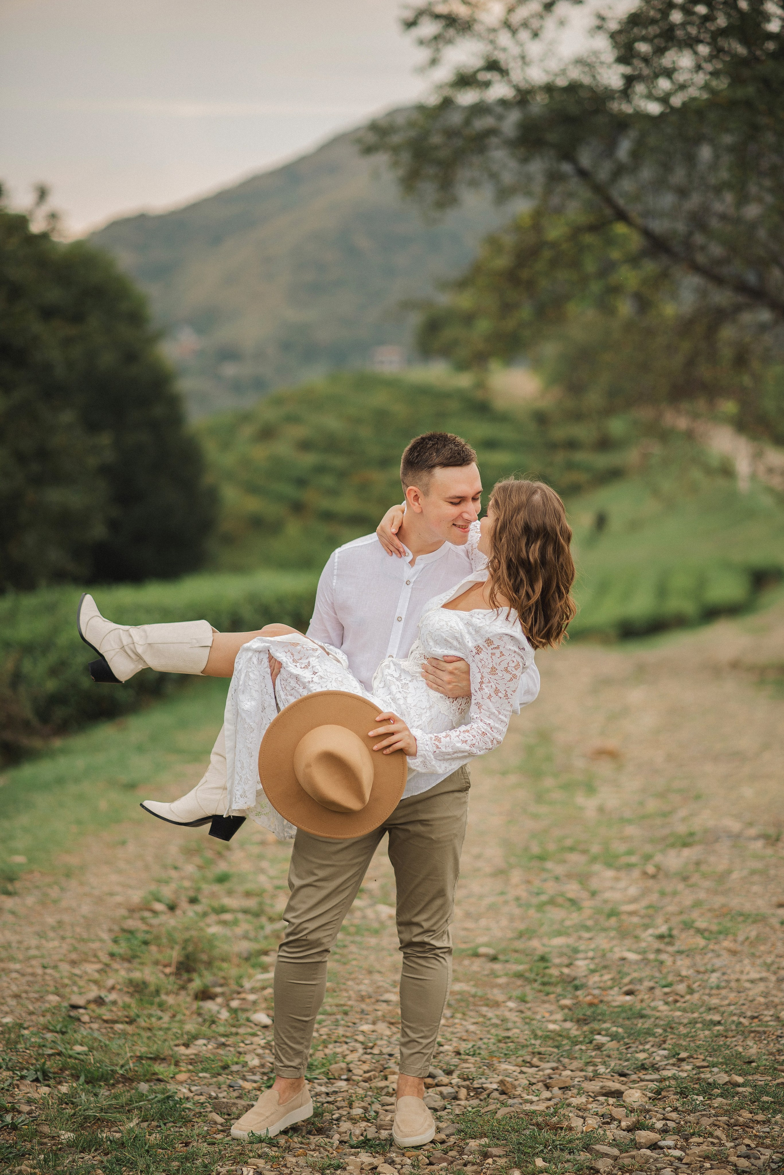 LoveStory на чайных плантациях. Ваш личный фотограф в Пскове Анаис Рамирез