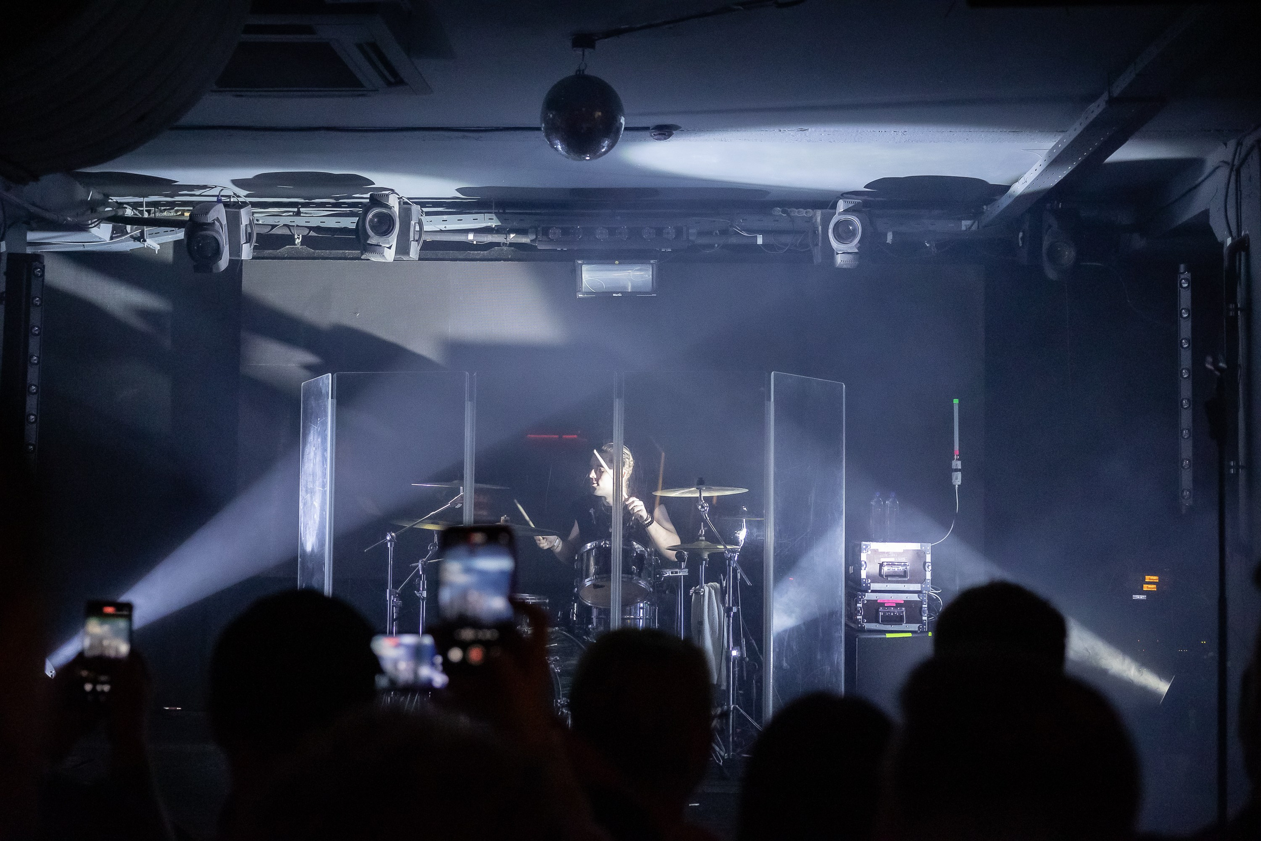 Концерт альтернатив метал группы iOSTRA в «Music bar Мумий Тролль» Москва. Фотограф Владимир Охрименко