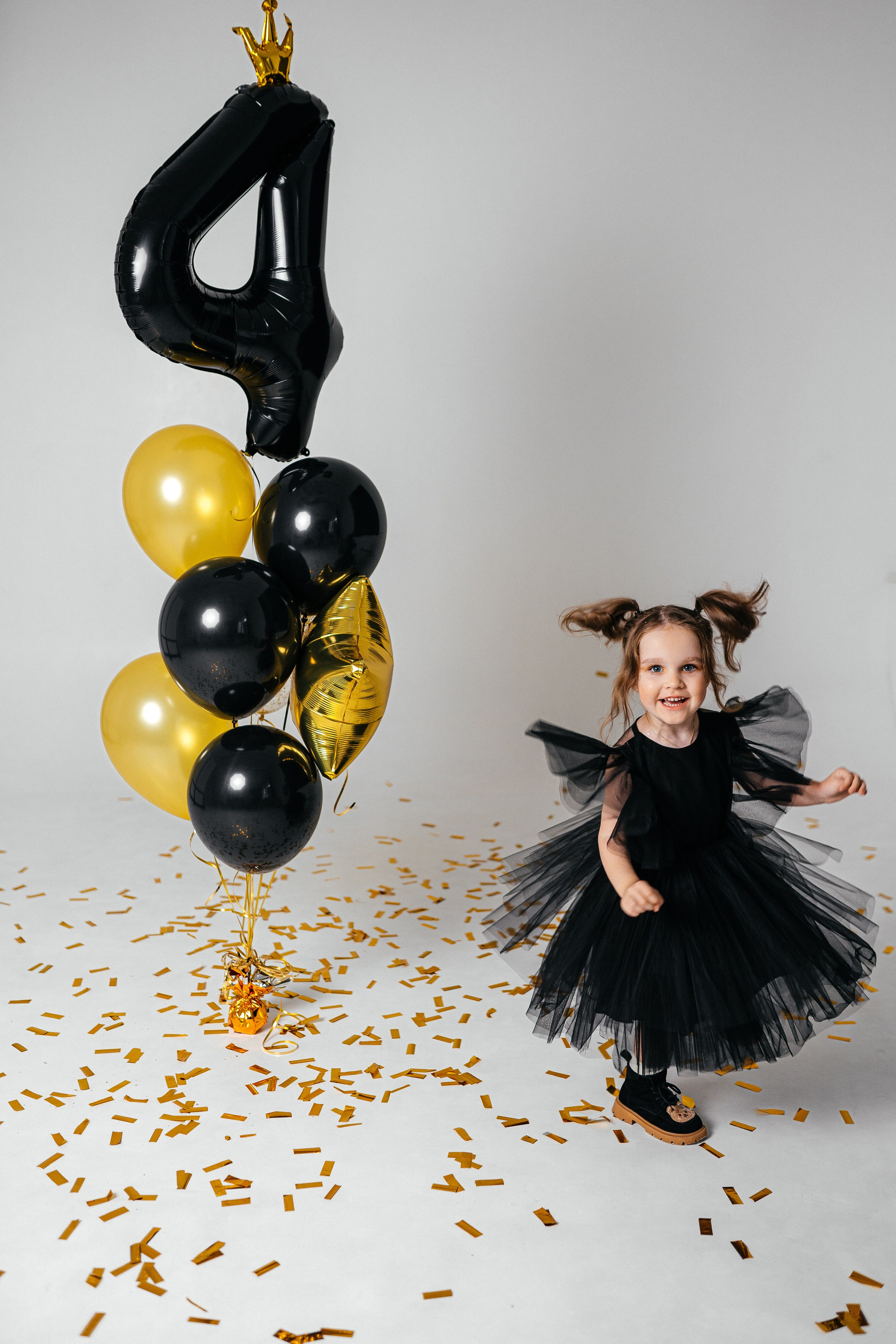 Фотосессия для девочки в платье. Фотограф Ким Наталья в Красноярске