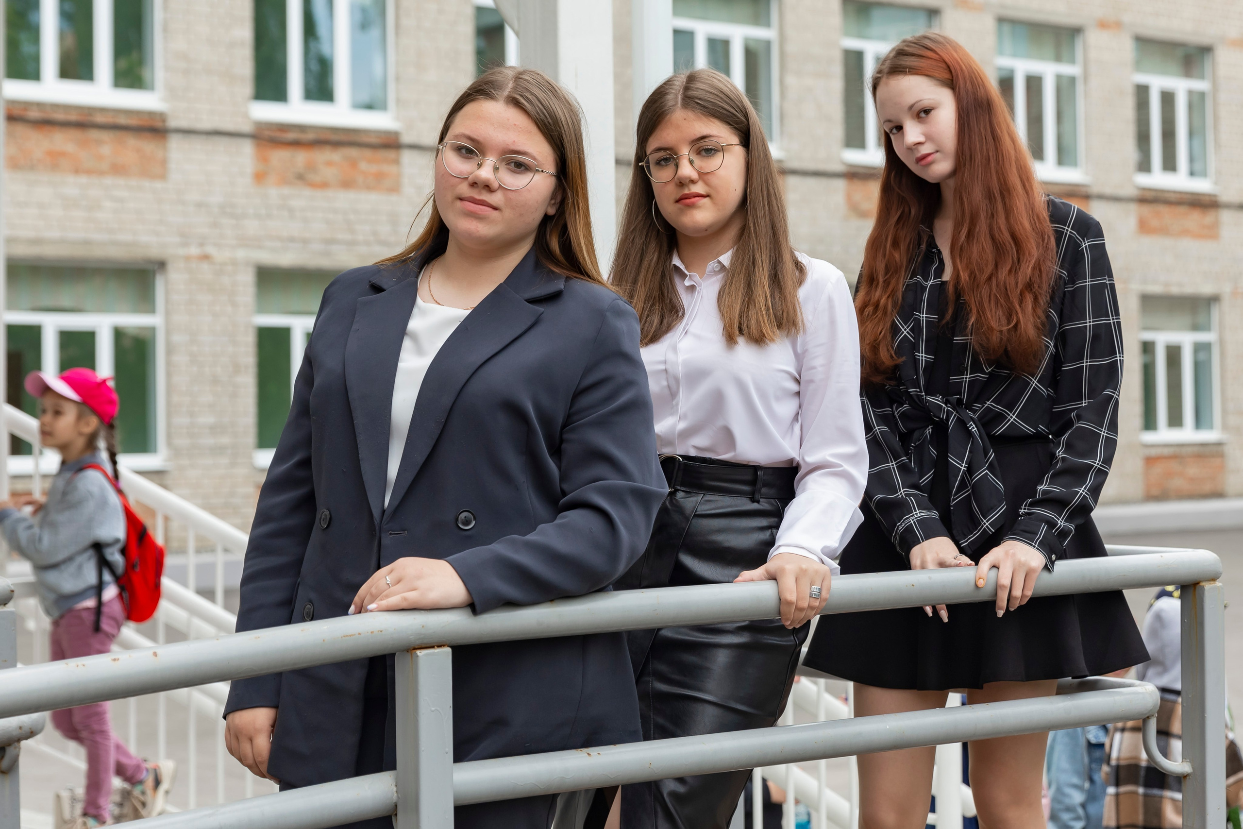 Фотосъемка 9 класс. Свадебный фотограф Марина Суворова и видеооператор Олег Петров