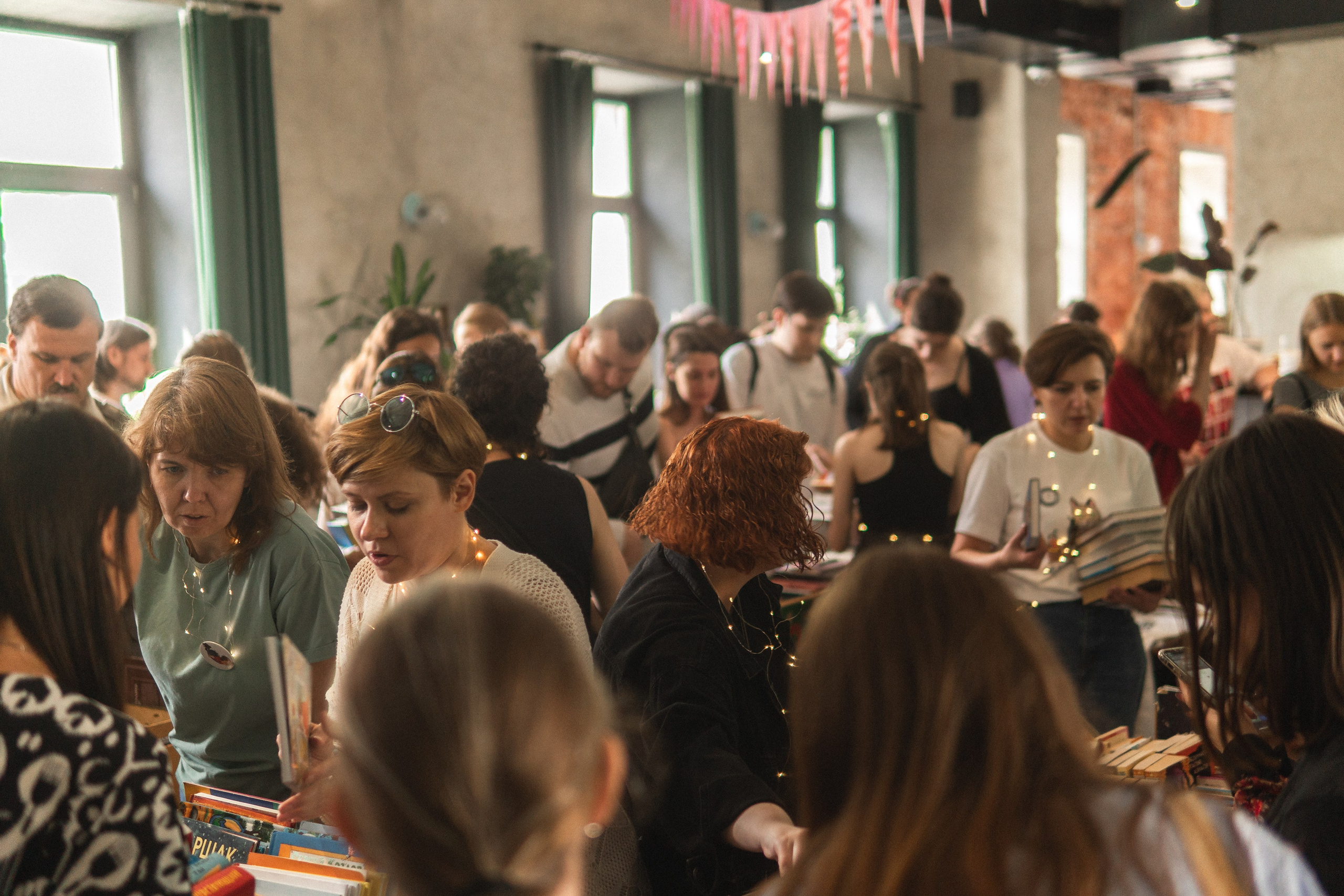 Благотворительный книжный маркет «ФОНАРЬ». Портретный и репортажный фотограф в Воронеже: Анастасия Пузикова