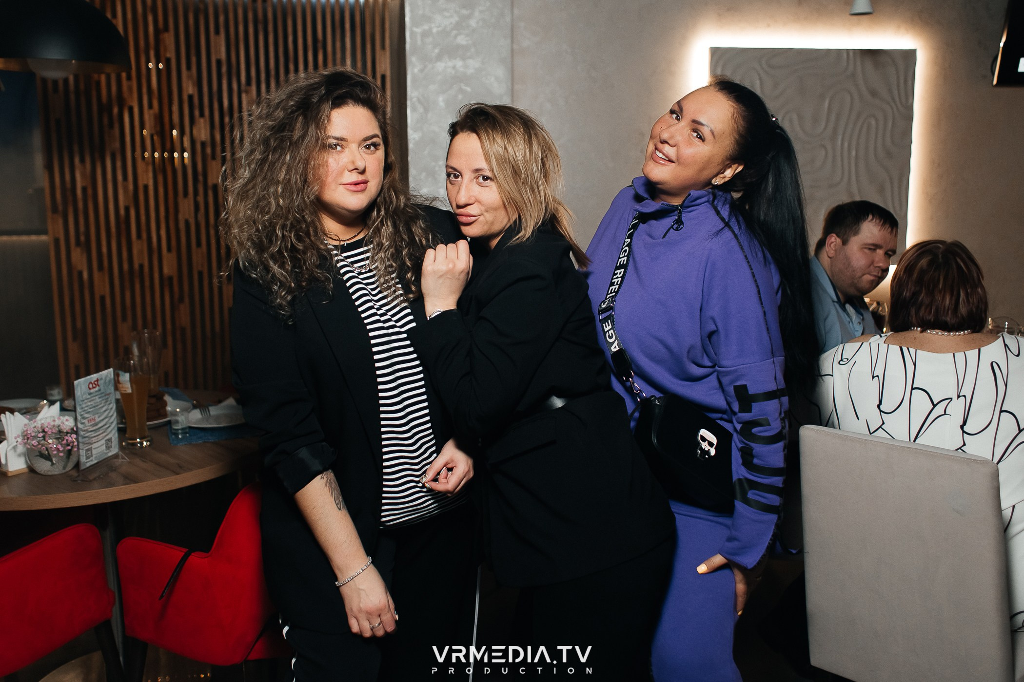 8 марта в караоке-ресторане «Голос»