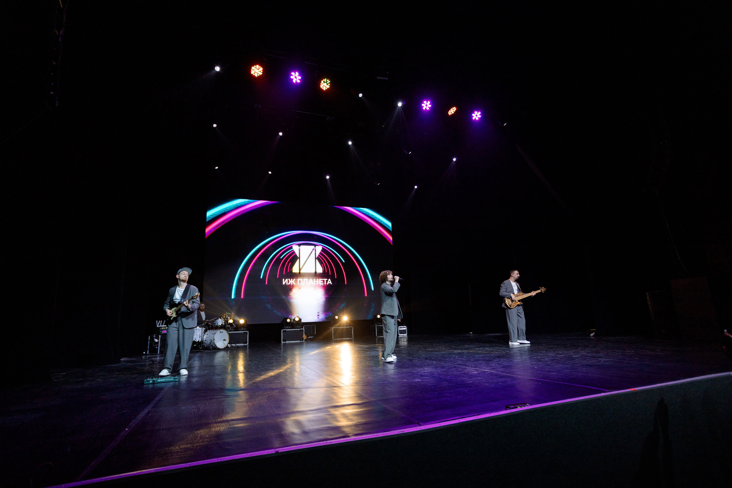 РЕПОРТАЖ: НОВЫЙ ГОД В ДК МЕТАЛЛУРГ. Профессиональный фотограф в Ижевске Леша Петров