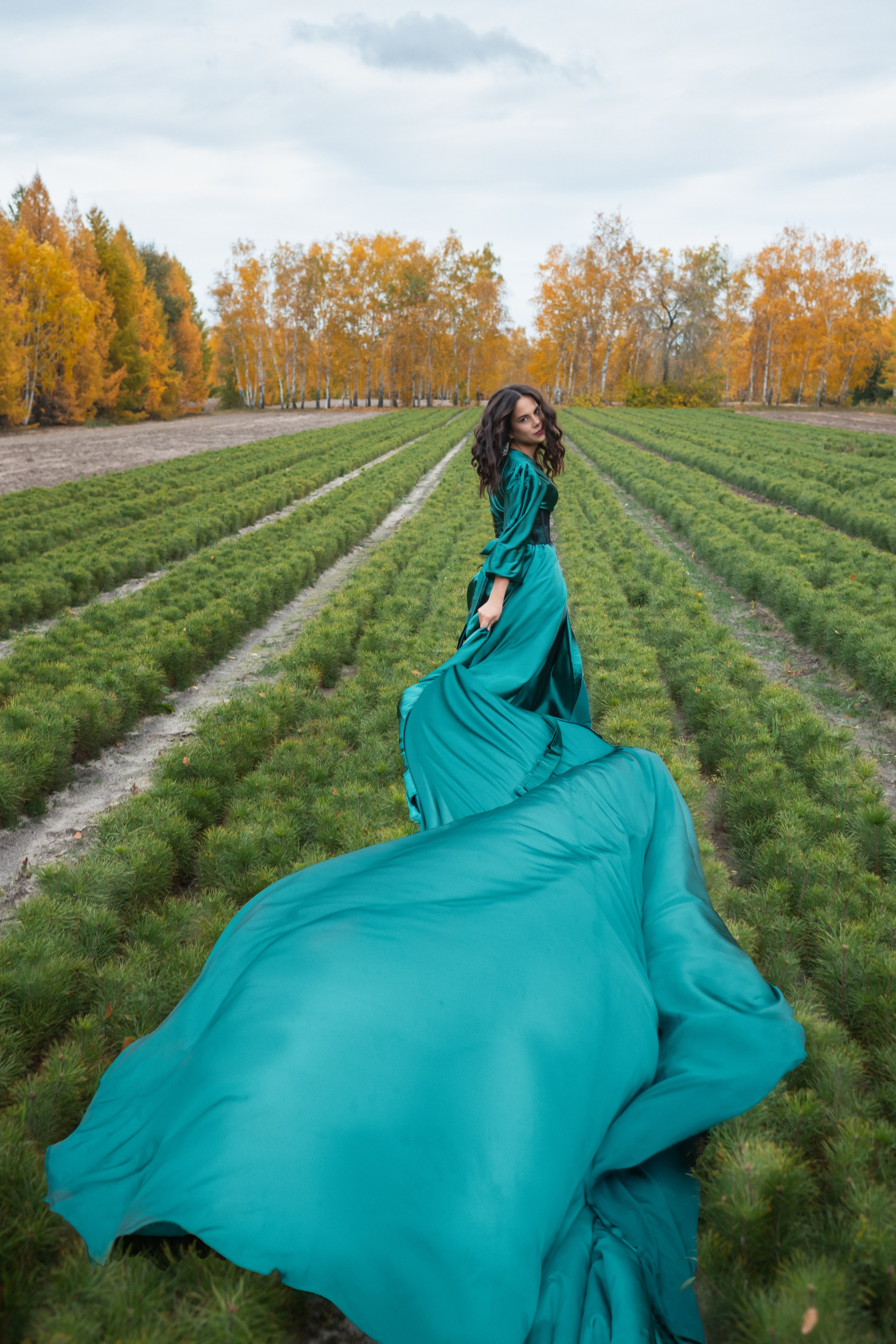 Татьяна, осенняя в платье с шлейфом. Belichev45foto.ru