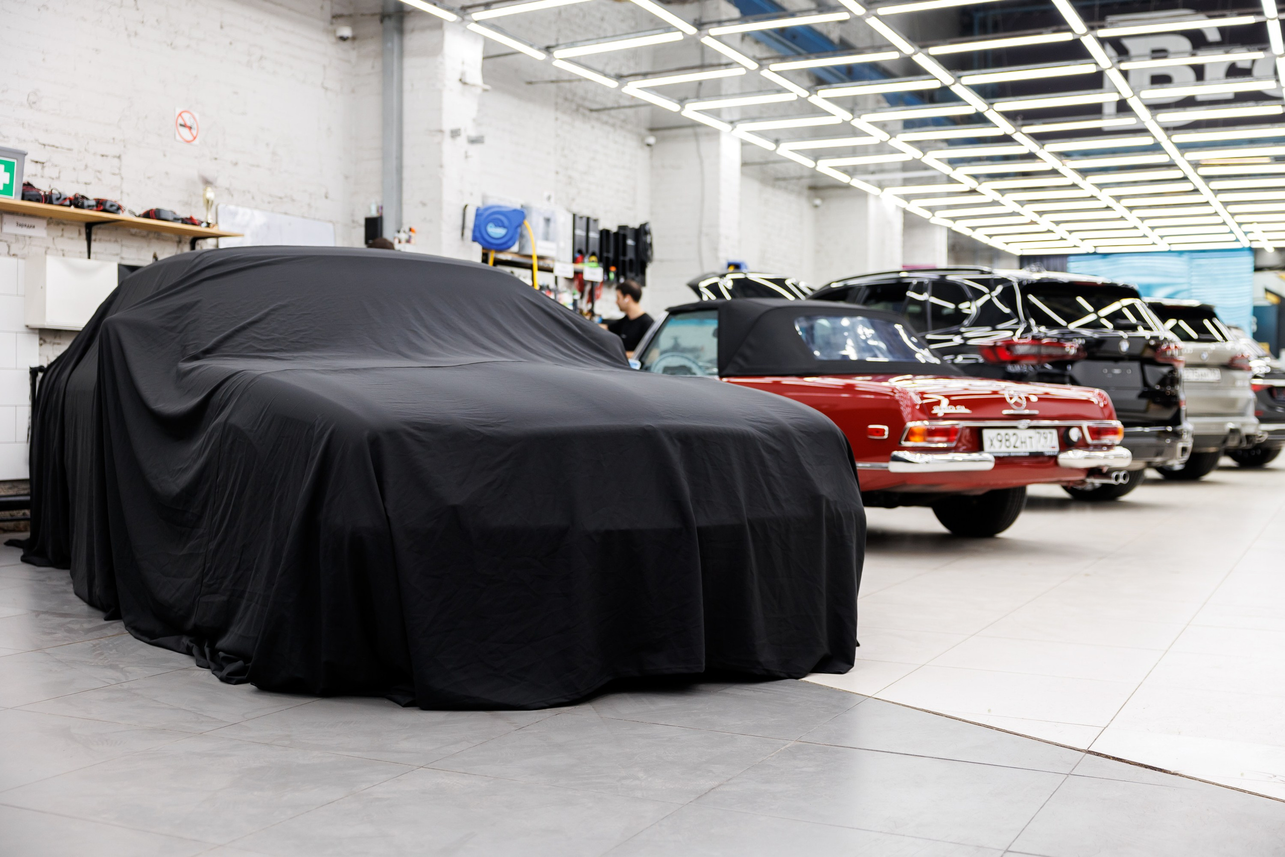 Автомобильная фотографии Daimler Xj8 после работ в Brooklands