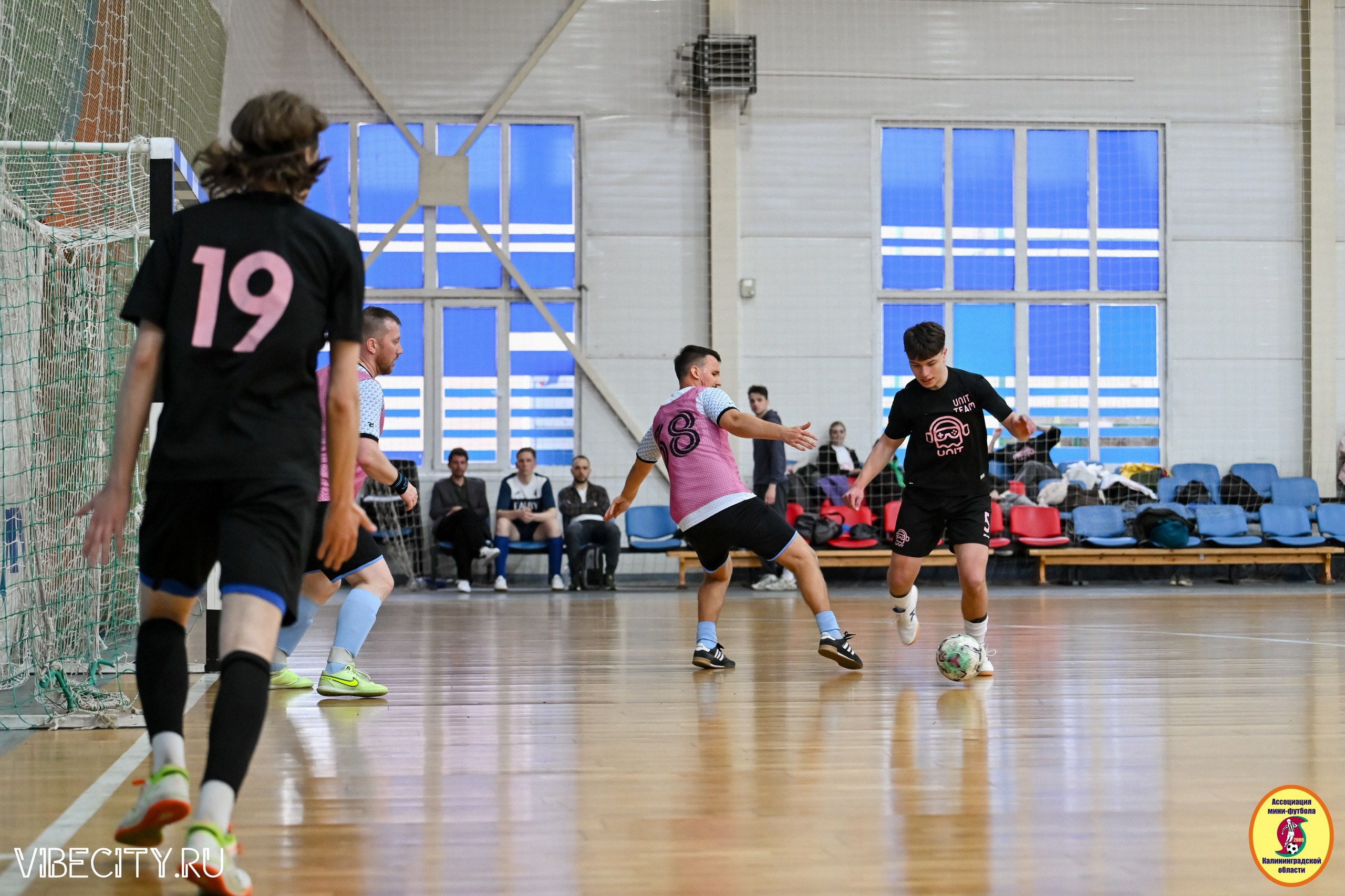 8 тур Корпоративной Бизнес-Лиги по футзалу. VIBECITY.RU Вайб Сити Ру Фоторепортажи Фотоотчеты Калининград