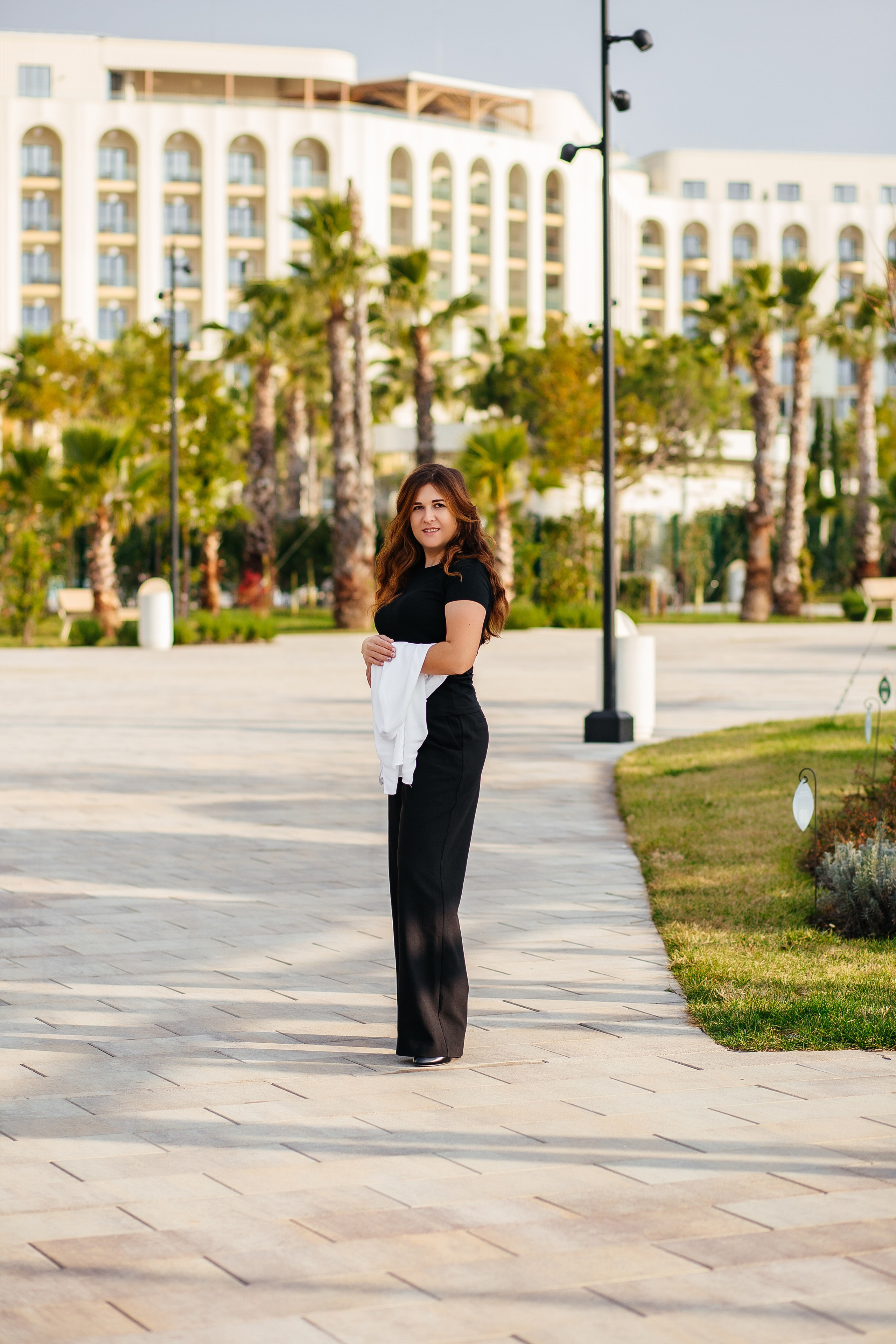 Уличная деловая фотосессия для контента. Фотограф Сочи Адлер. Солькаева Анастасия