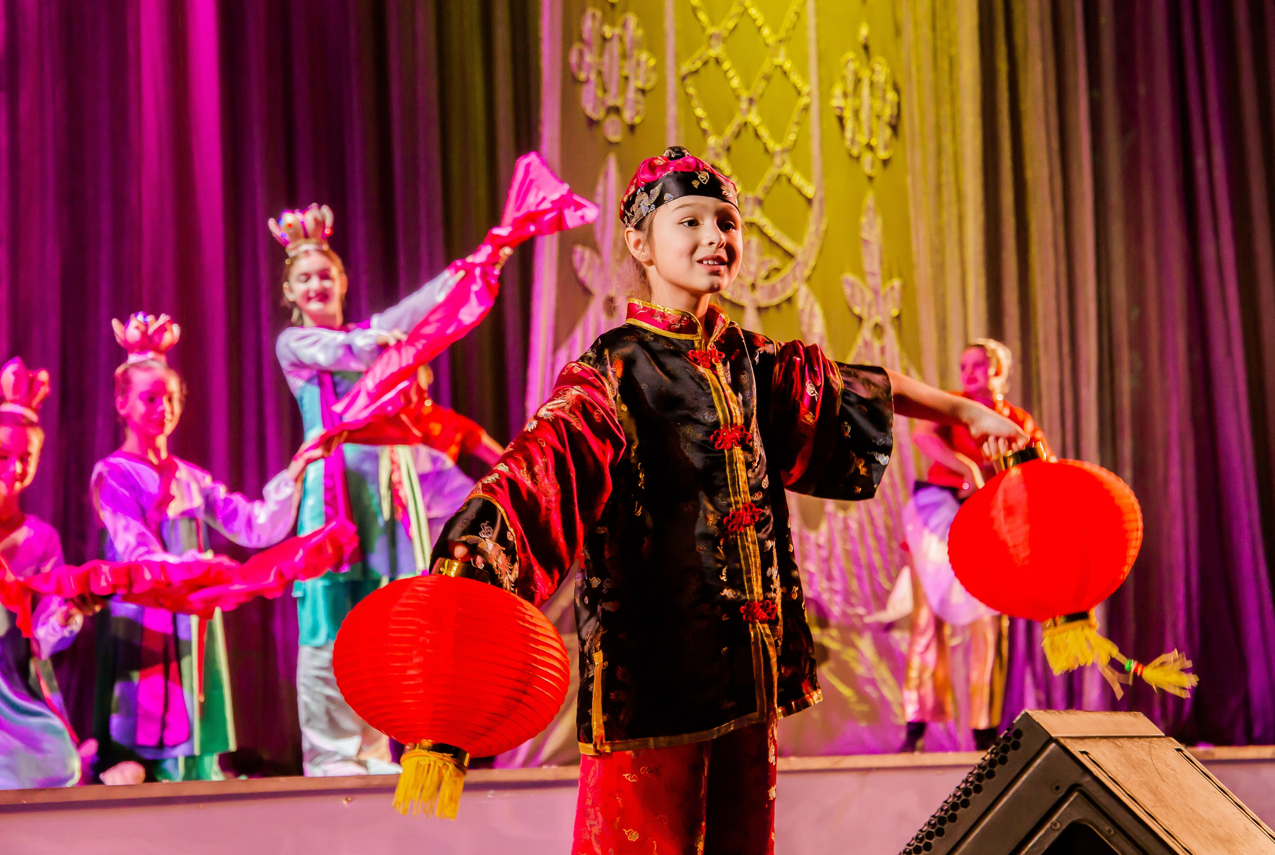 Репортаж — детская елка в БКЗ. Свадебный и семейный фотограф в Санкт-Петербурге Макеева Наталья