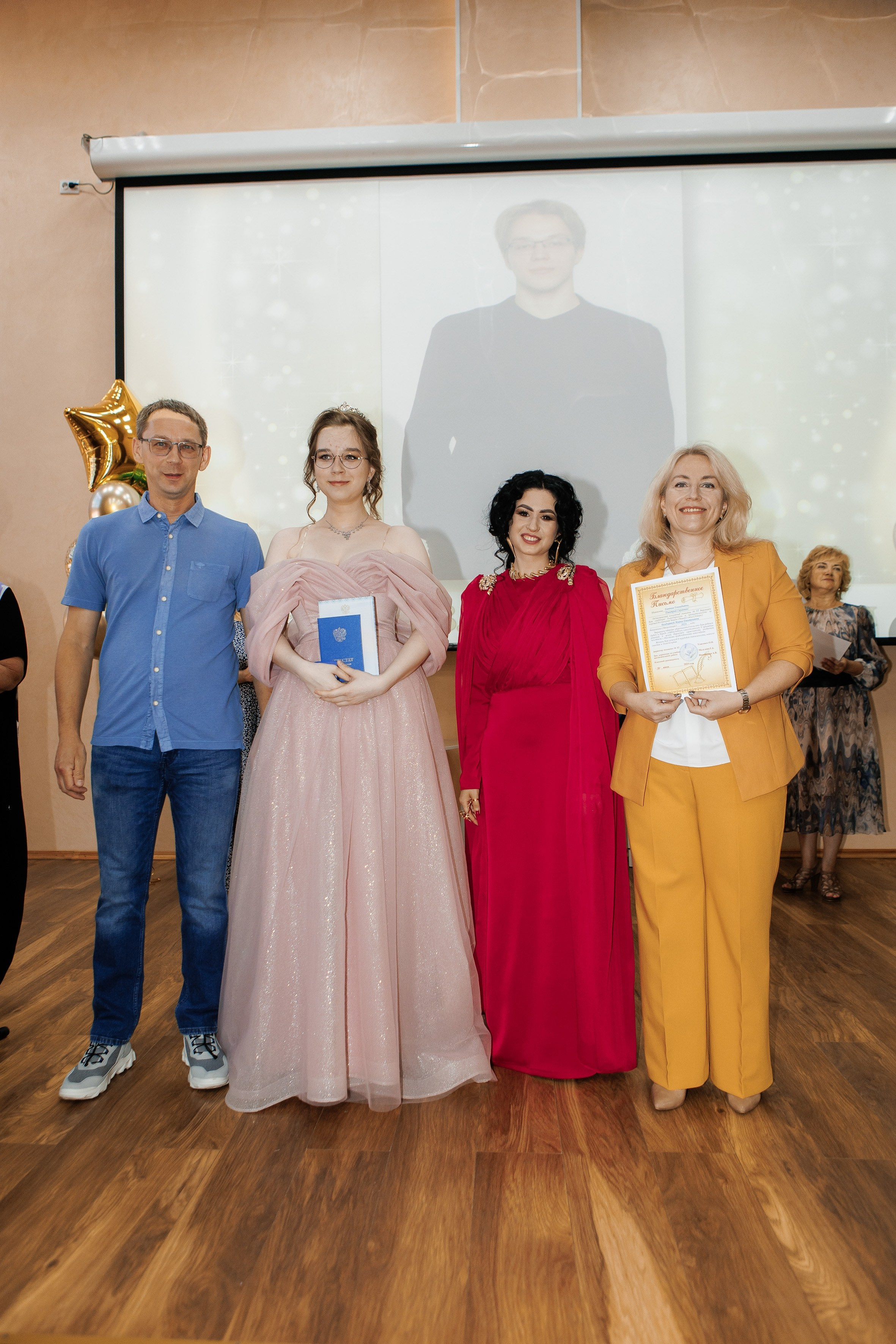 Выпускной Гимназия 12 2024 г. Свадебный и портретный Фотограф в Липецке Дмитрий Котюков