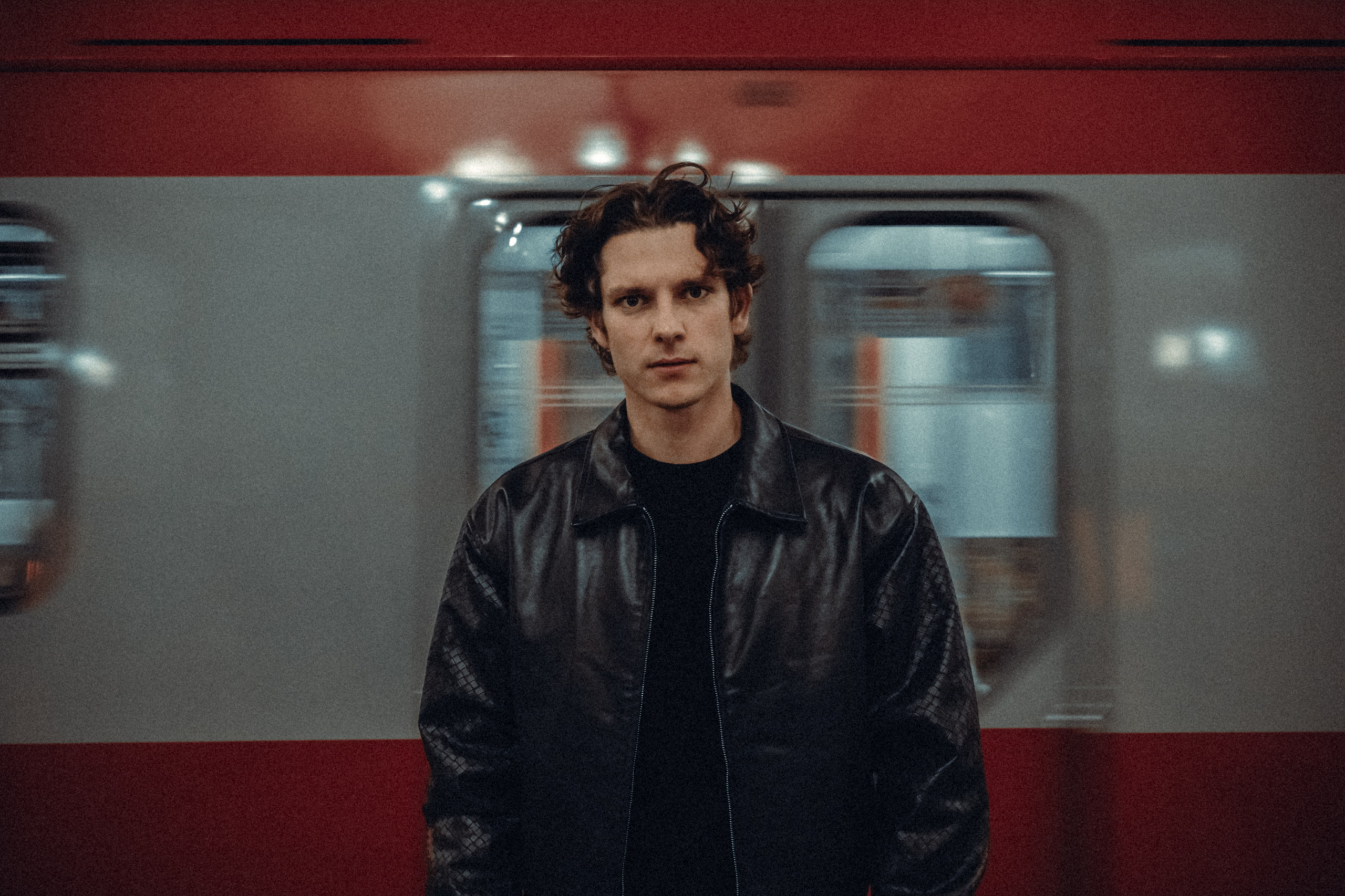 Метро. Даня. Ph___tina