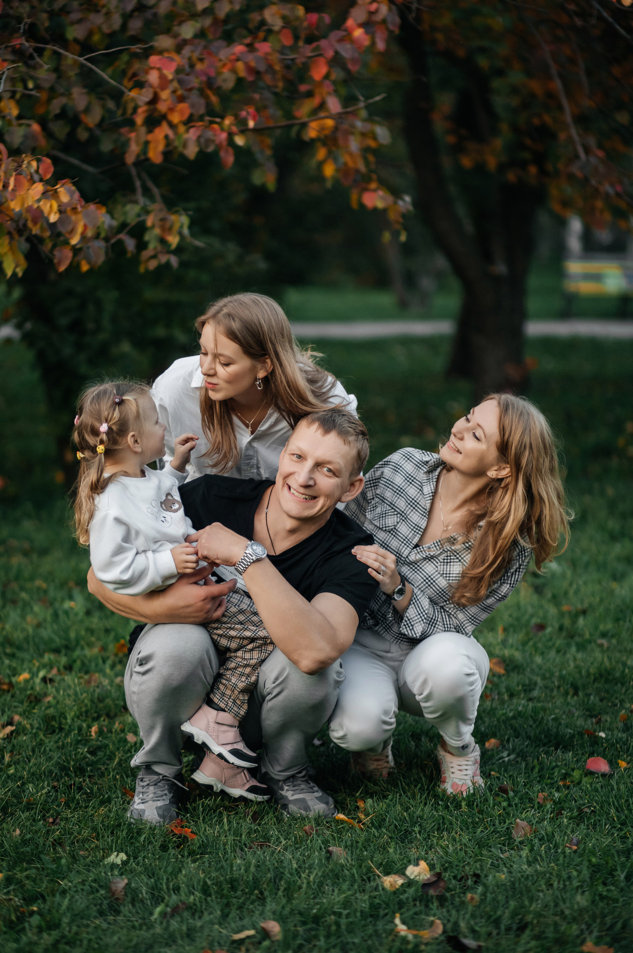 Семейная прогулочная фотосессия. Свадебный и семейный фотограф Ибрагимова Мария из Екатеринбурга