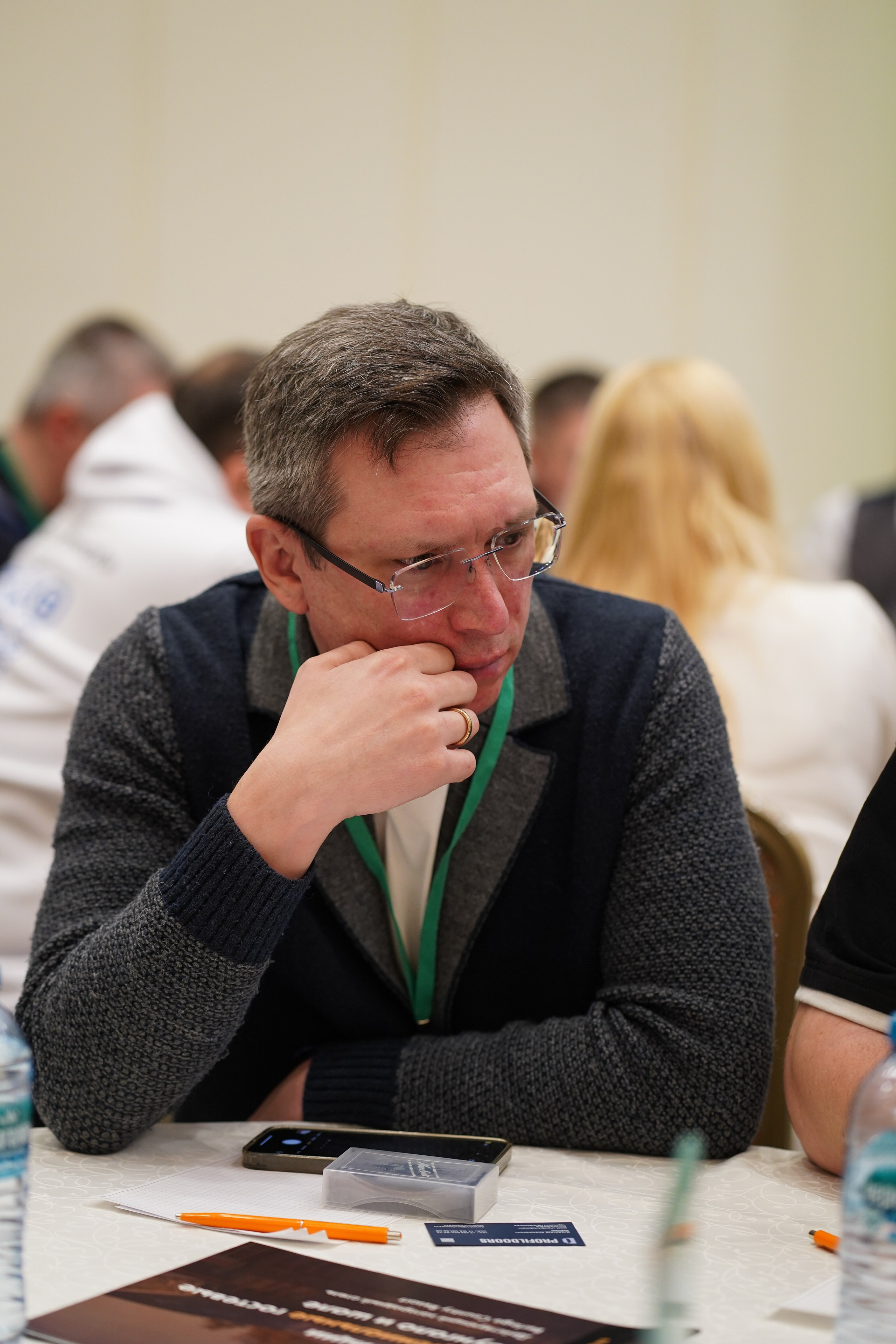 Малоэтажная страна конференция. Фотограф