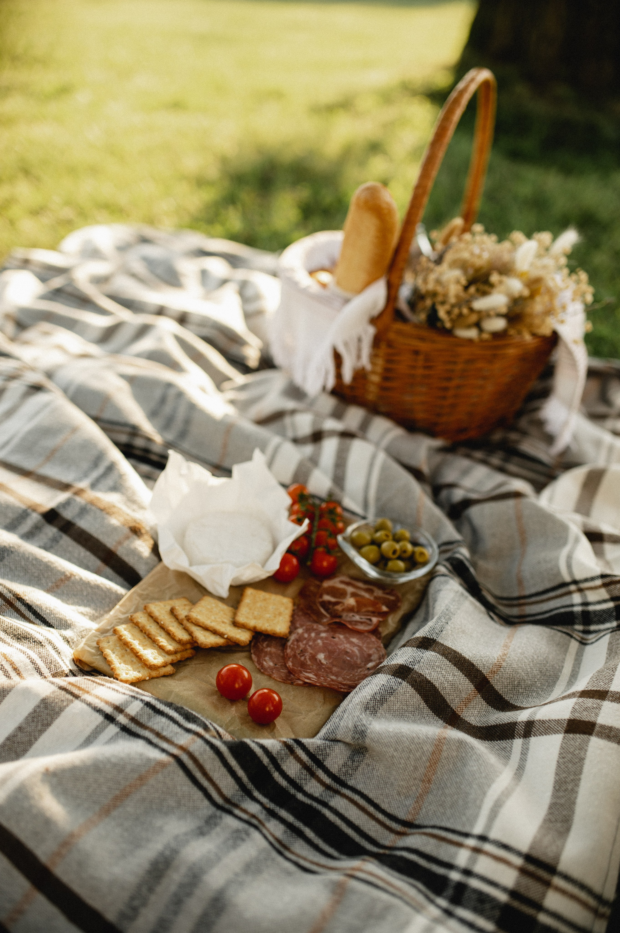 Фотосессия беременности на природе в парке Москвы. Семейная фотосессия Бутово Москва фотограф Алина Морщагина