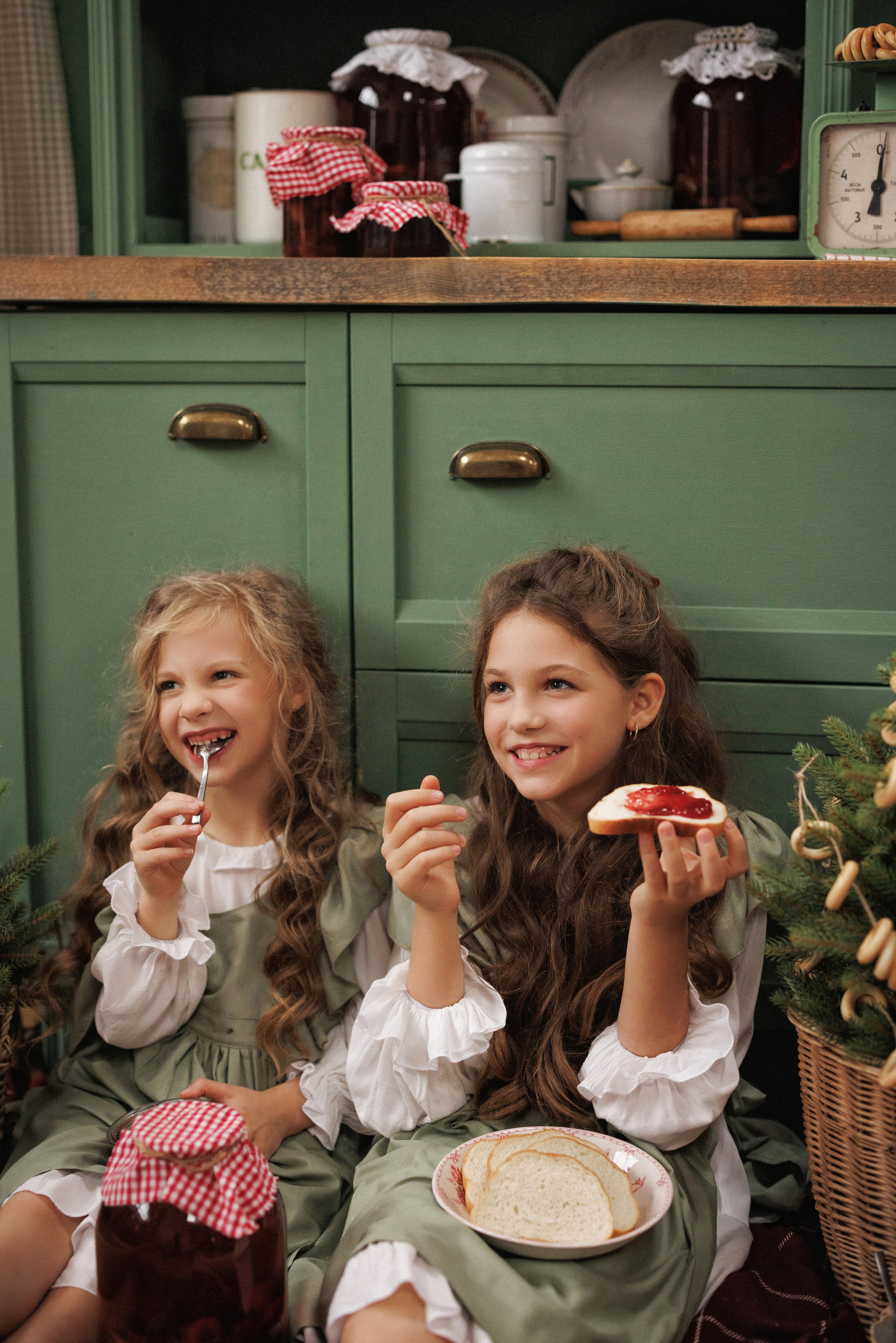 Новогодняя фотосессия в стиле «Винтаж», фотостудия Ольги Сурухановой, г. Краснодар 2025–2026 гг. Семейный и детский фотограф в Краснодаре Анна Трашкова