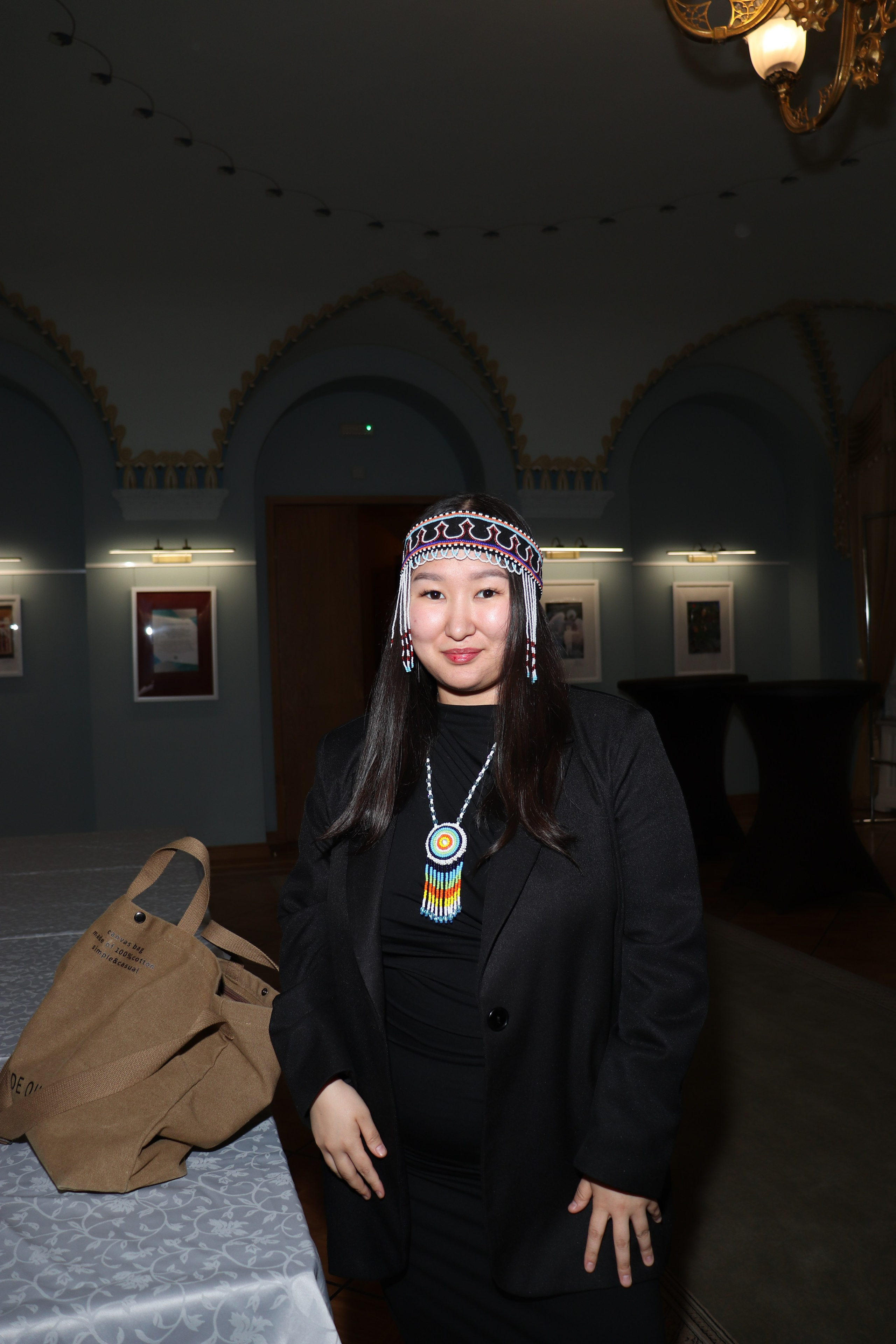 Показ-дефиле «КУЛЬТУРНЫЙ КОД В ОБРАЗЕ» от РОО «Сибирское землячество в Санкт-Петербурге» (6 марта 2025). Ивентный фотограф в Санкт-Петербурге Олег Комков