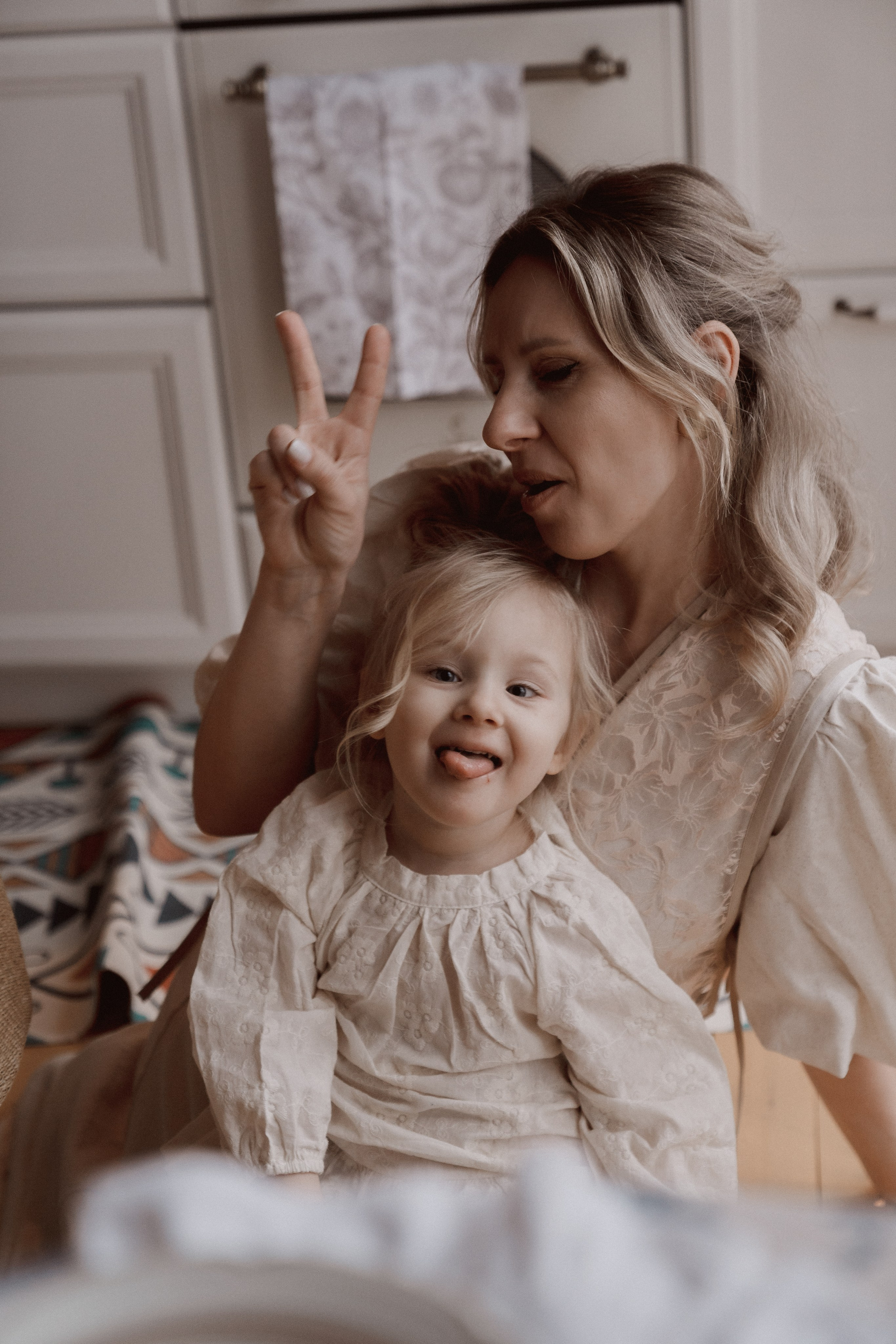 Лея и Ксения в фотодаче Ландыши. Семейный и детский фотограф в Сергиев Посаде, Хотьково Якимчук Любовь