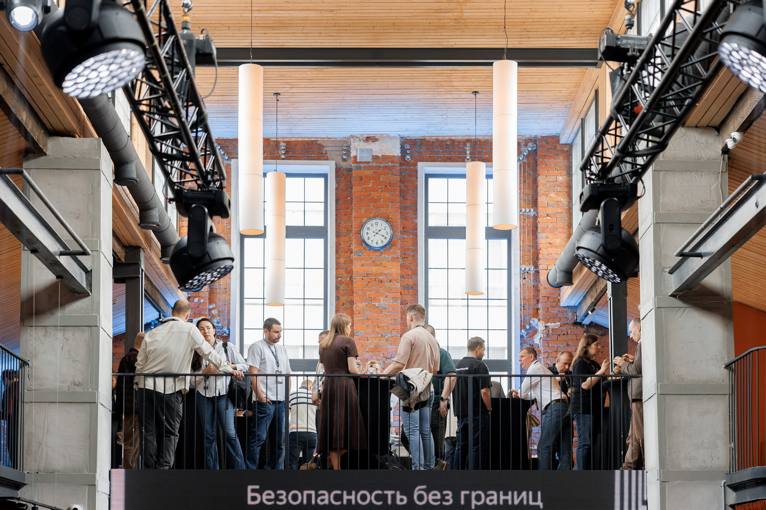 Yandex+Solidlab 26. Свадебный репортажный фотограф в Москве