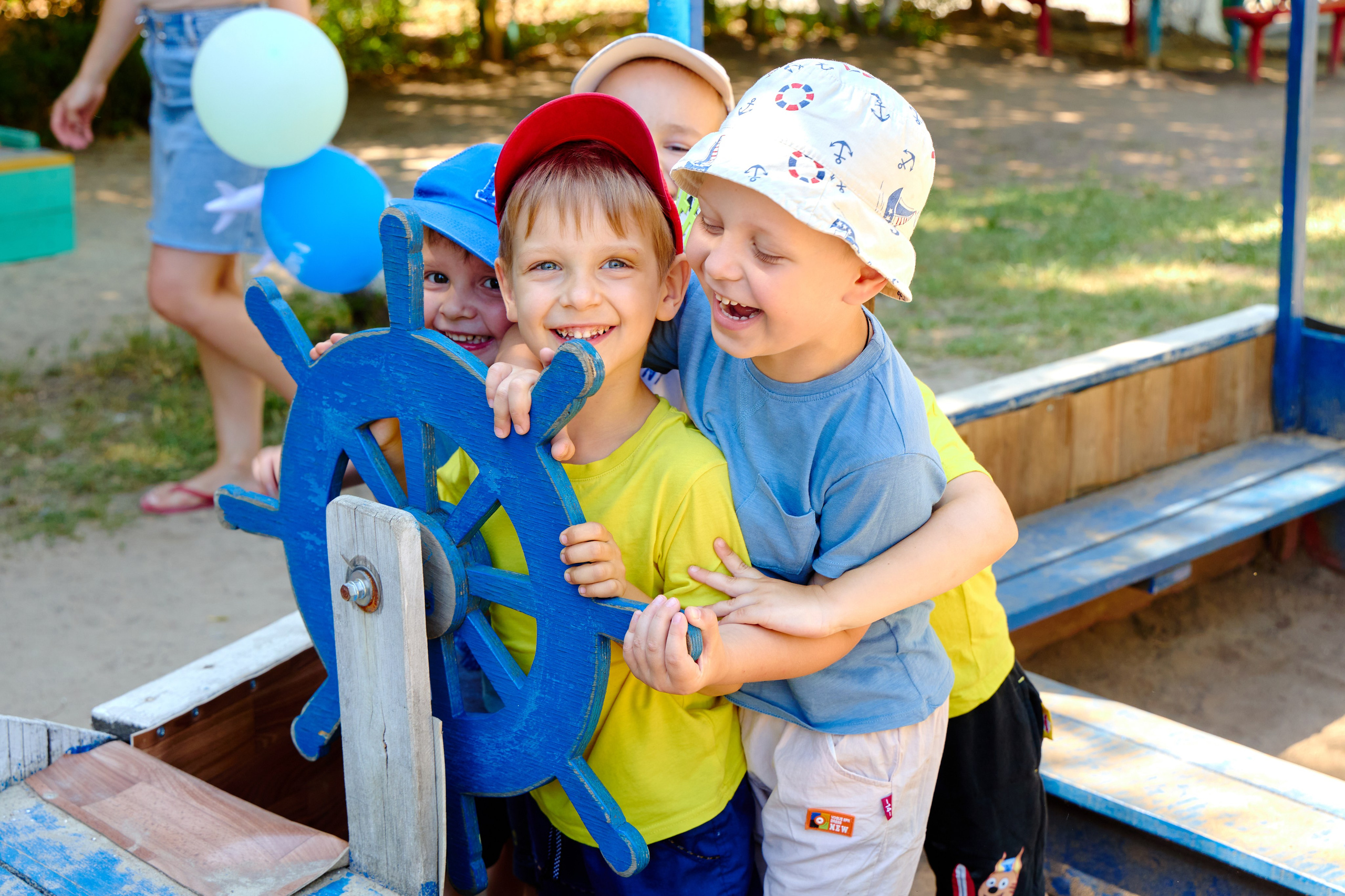 Пример летней съёмки в детском саду № 92 младшая группа Ромашки. Фотограф Выпускные альбомы Таганрог Сергей Коробченко