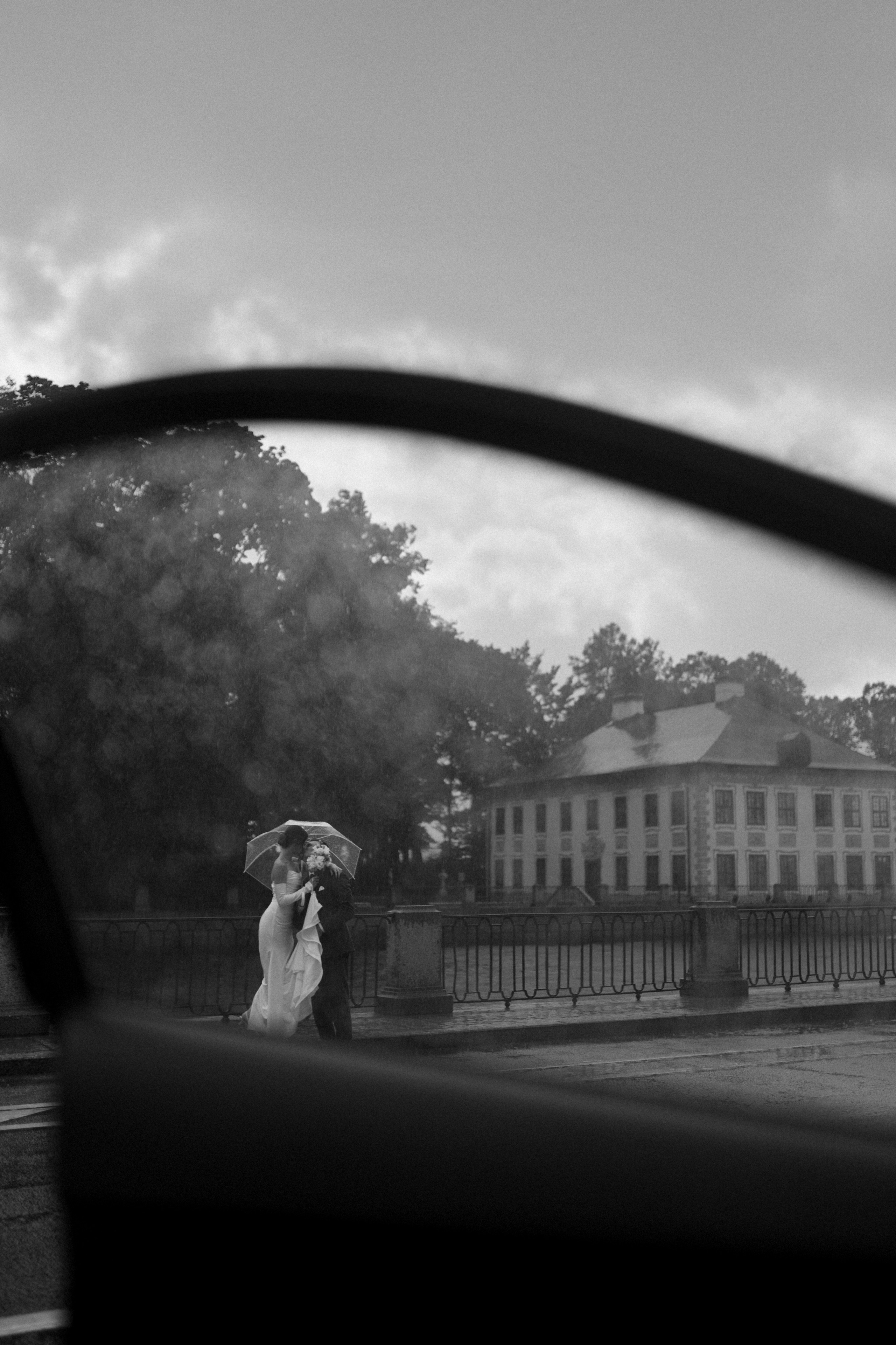 Свадьба в Питере на катере. Сестры Карабаза. Фотографы и ретушеры в Москве и Санкт-Петербурге