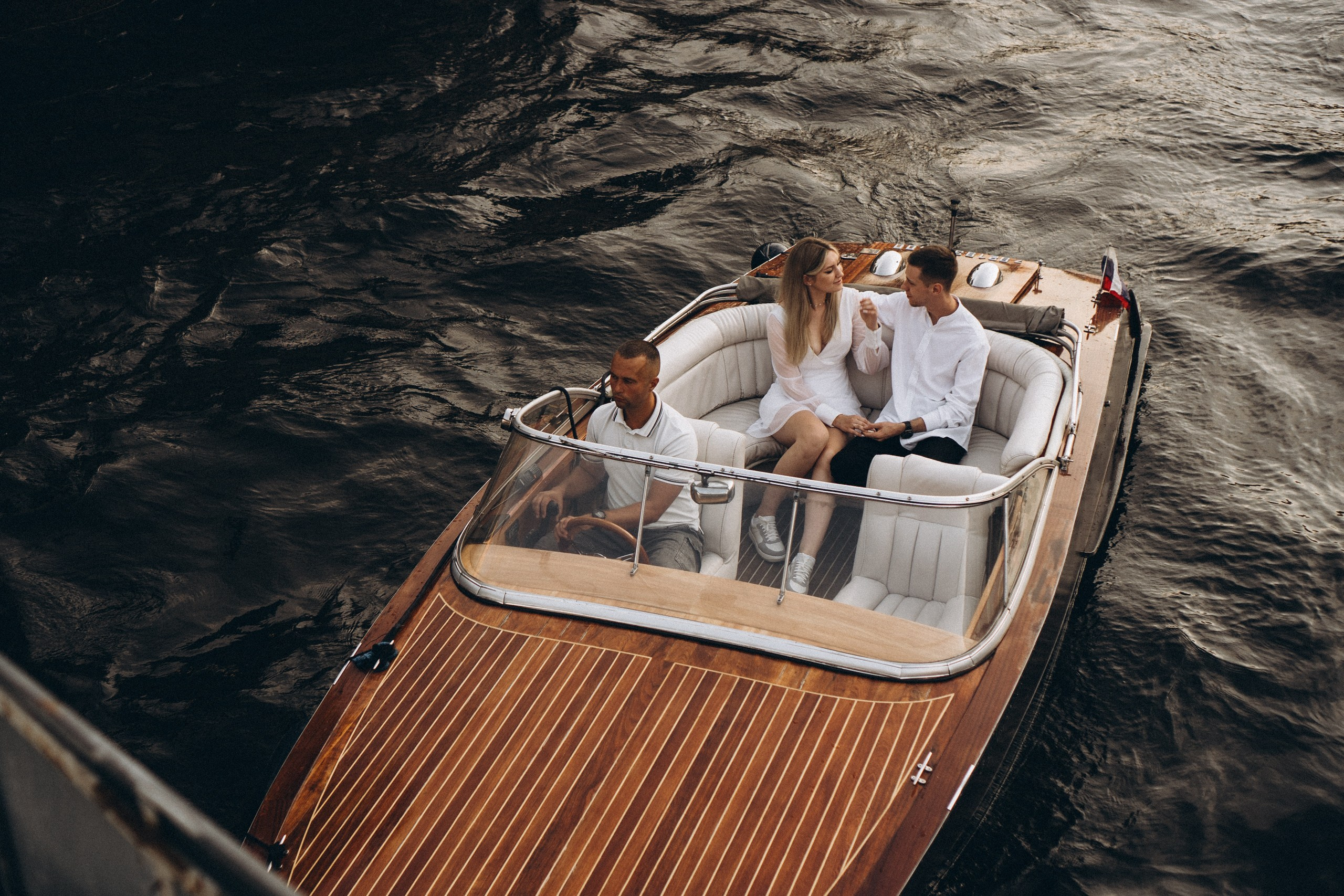 СВАДЕНБНАЯ СЬЕМКА НА КАТЕРЕ ПО КАНАЛАМ САНКТ-ПЕТЕРБУРГА И В АКВАТОРИИ НЕВЫ. Профессиональный фотограф, Санкт-Петербург — Виктория Богомолова