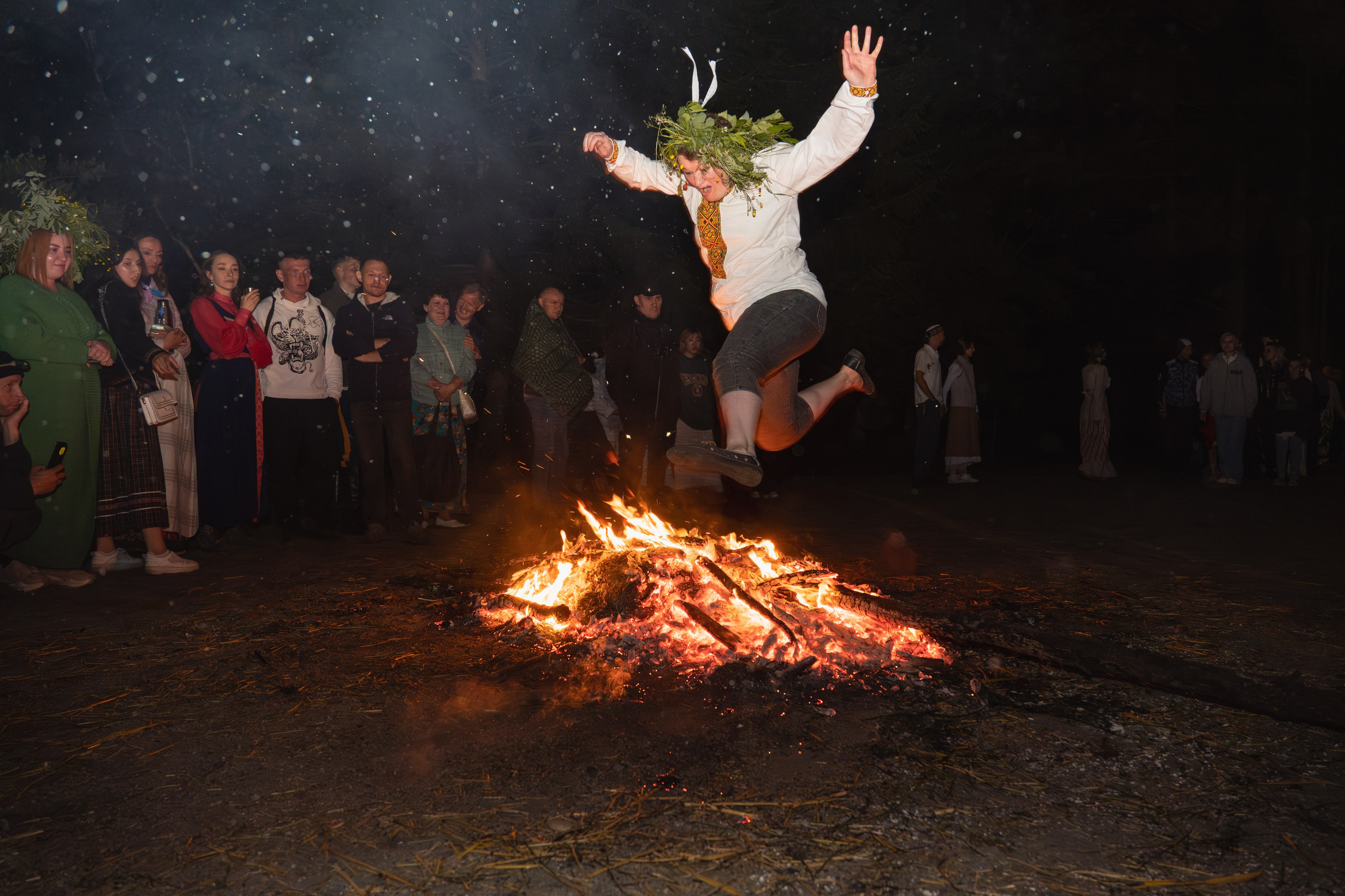 Белорусское Купалье. Занимаюсь профессиональной фотографией и живу рядом с Байкалом. Работаю в разных жанрах