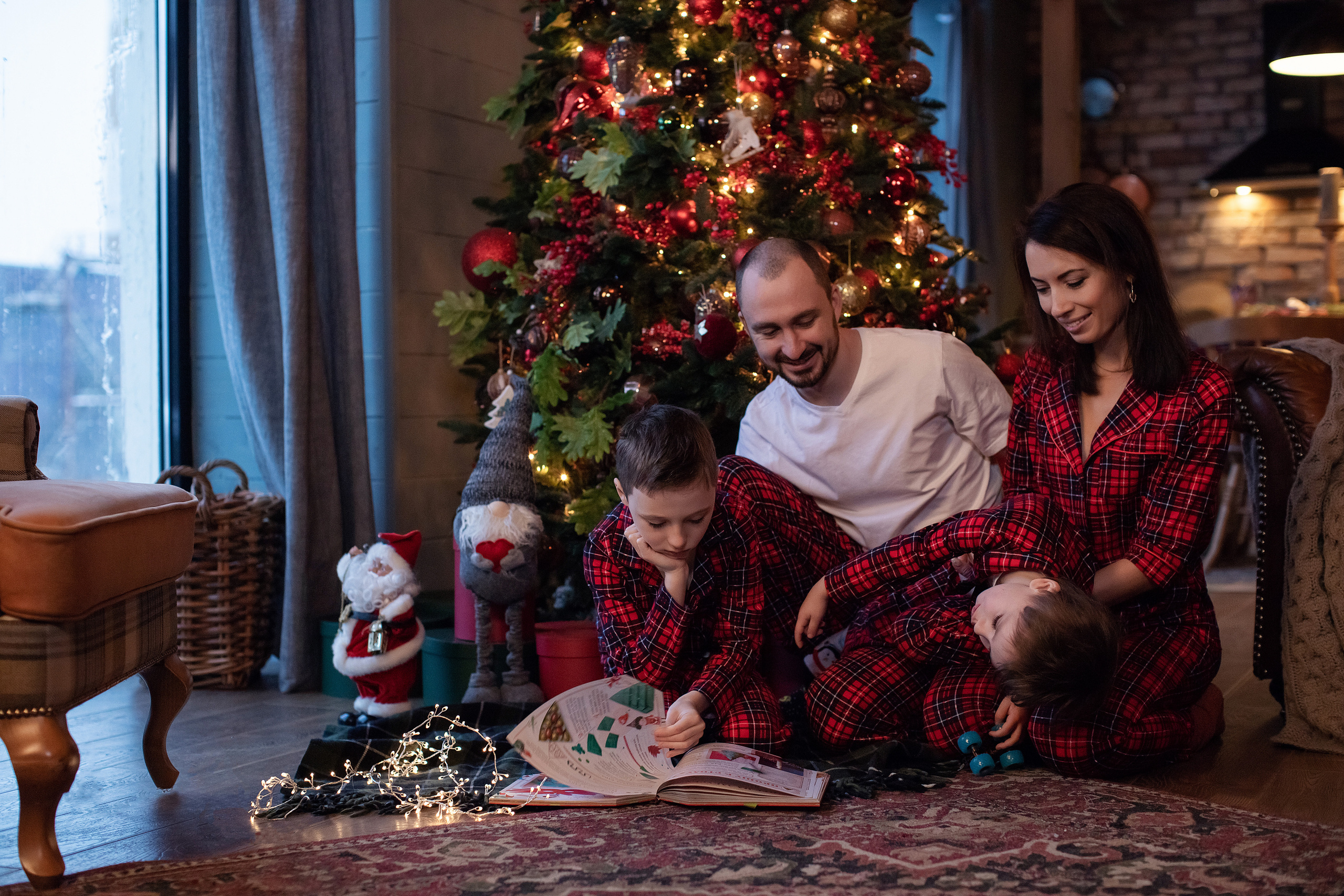 Семья Анны и Михаила. Новогодняя история. Фотограф в Москве. Елизавета Косицына