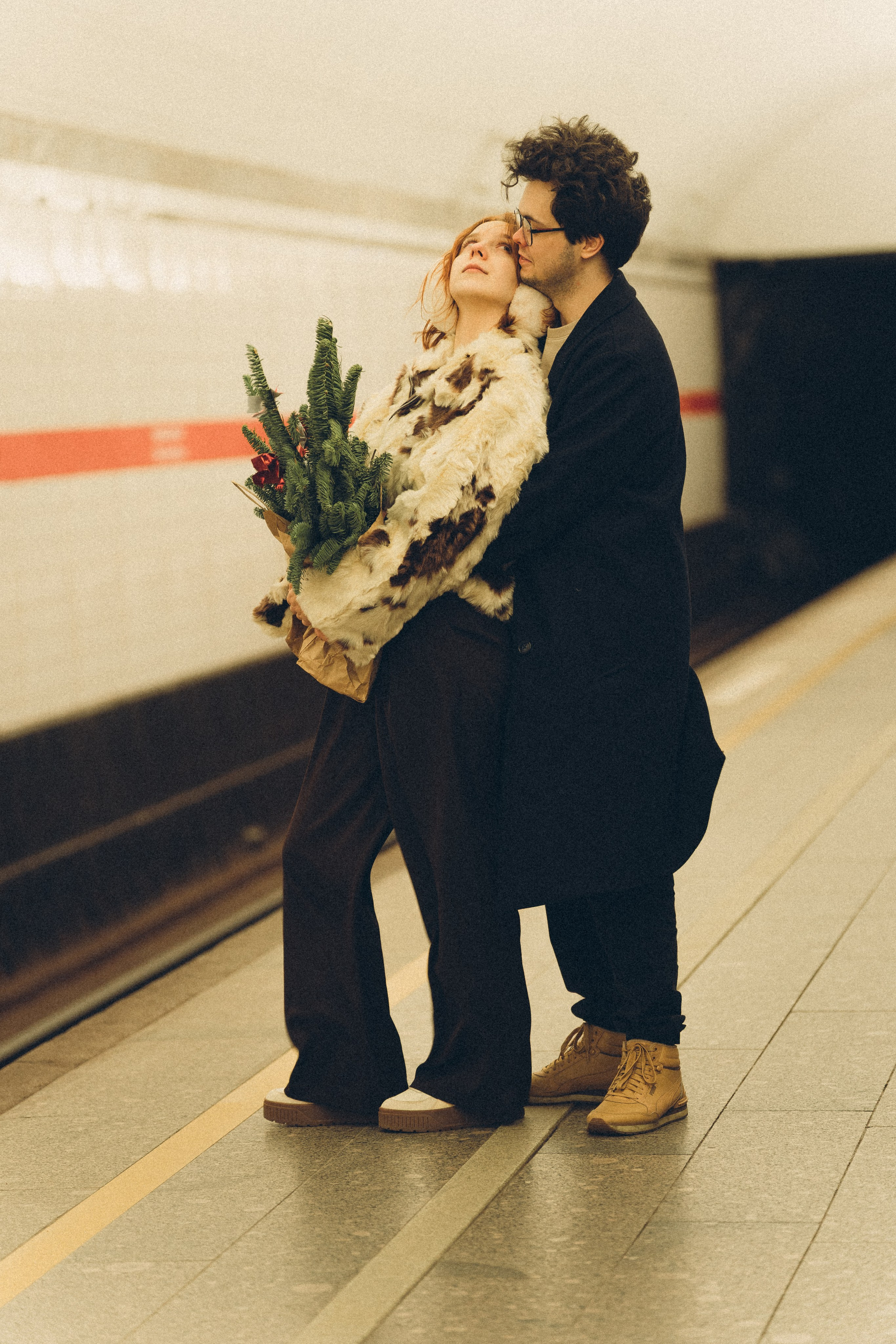 НОВОГОДНЯЯ ФОТОСЕСИИЯ ПАРЫ В МЕТРО ЛЮБОВЬ. Профессиональный фотограф, Санкт-Петербург — Виктория Богомолова