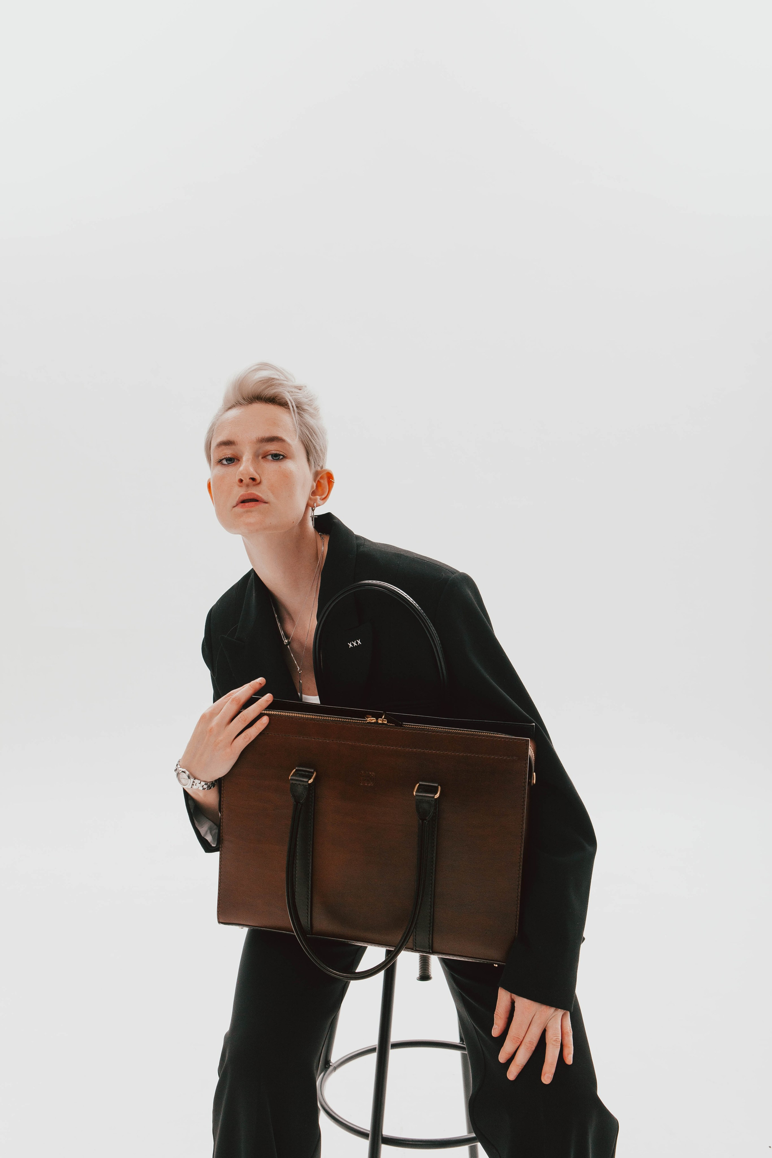 Анна Гречаная и изделие Дана Настаса 💼. Фотограф Ольга Крукле