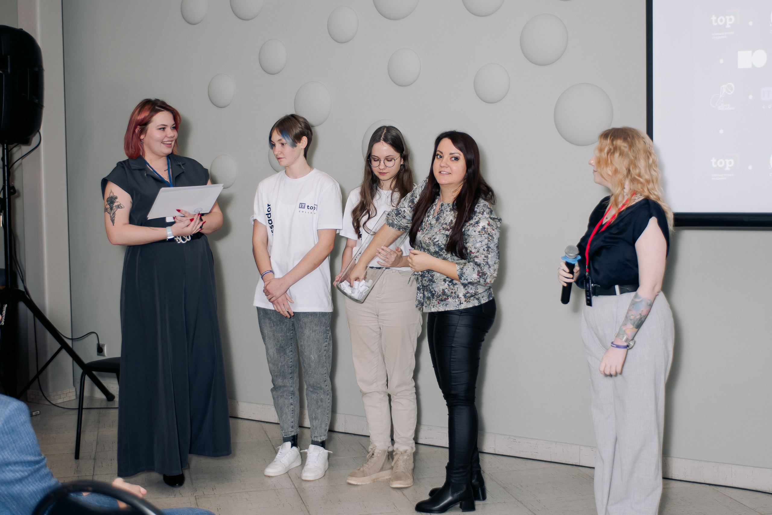 It-конференция компьютерной академии Топ. Фотограф в Твери Дементьева Анастасия