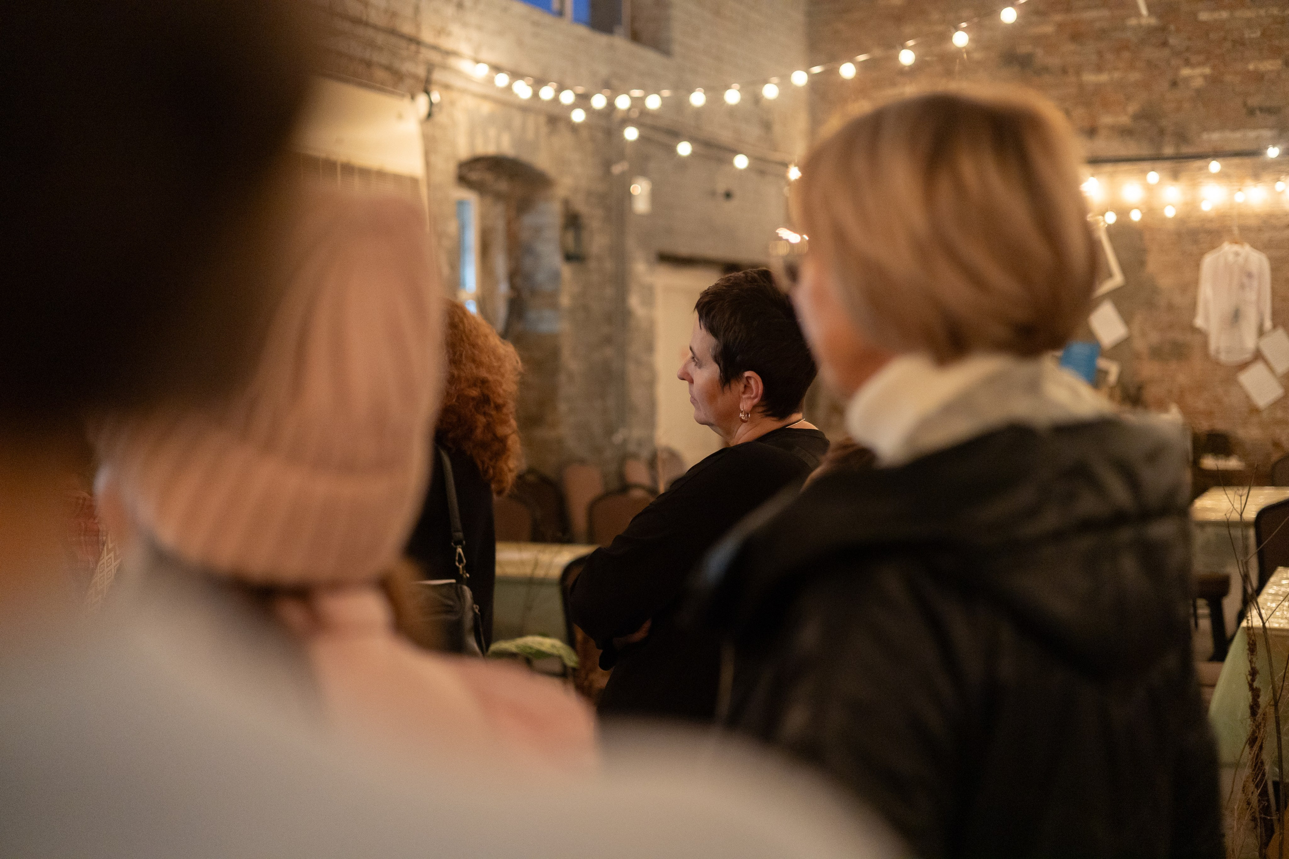 Выставка «АНГЕЛЫ МИРА». Фотограф Красноярск съемки лавстори, фотосессия в студии, портретная съемка, творческие фотосессии