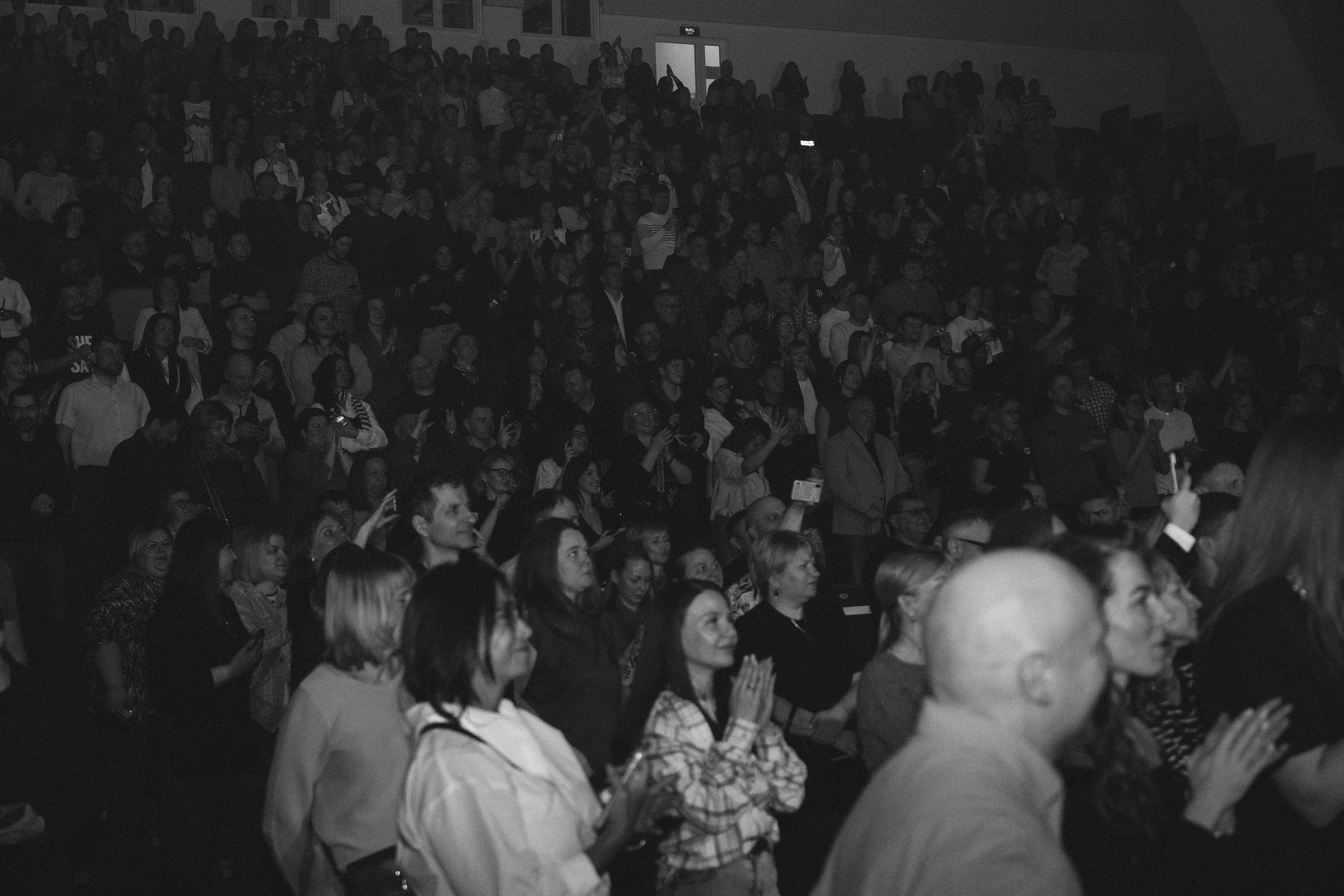 Сергей Бобунец в Красноярске 18.03.26. Фотограф Красноярск съемки лавстори, фотосессия в студии, портретная съемка, творческие фотосессии