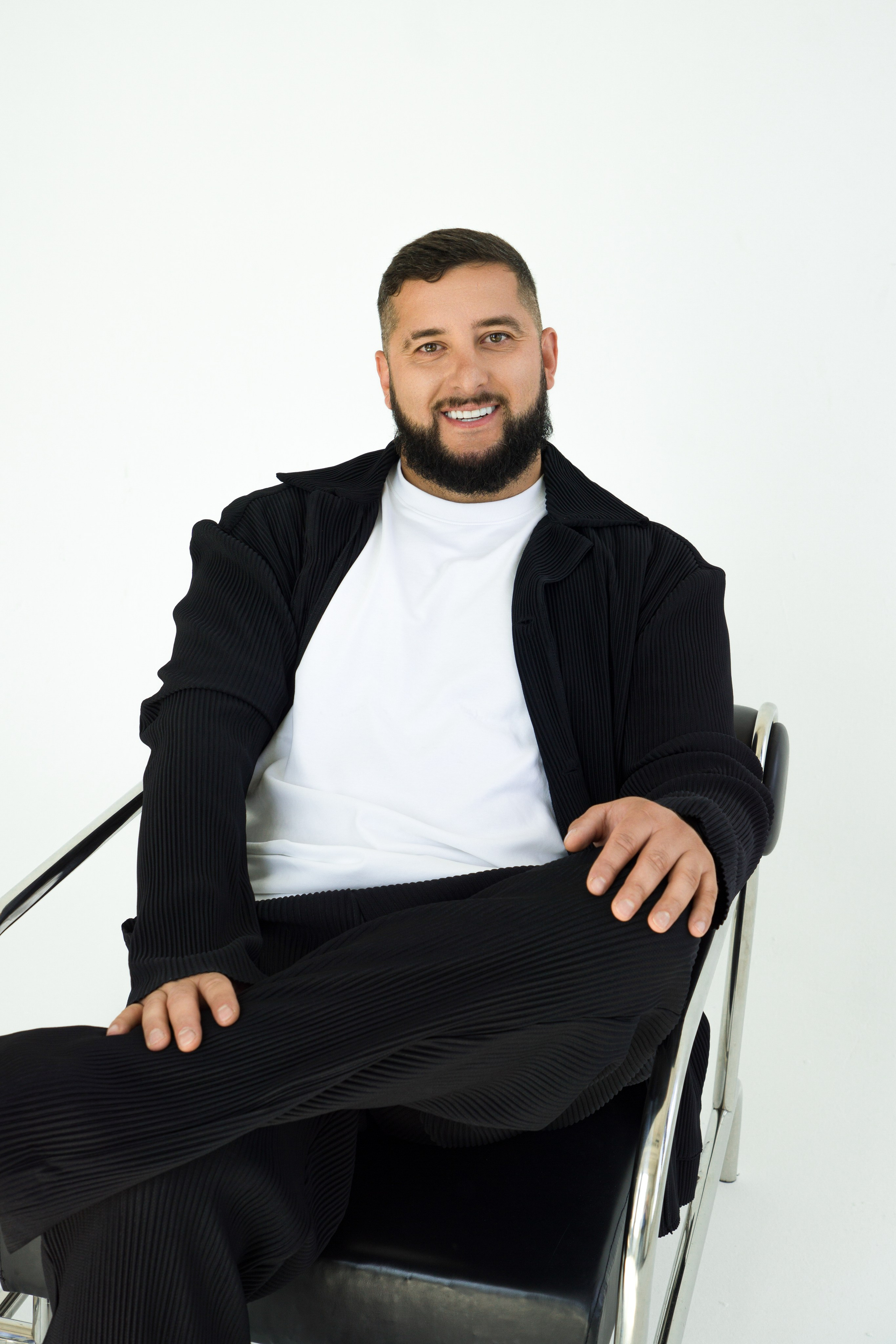 М и В. Фотограф