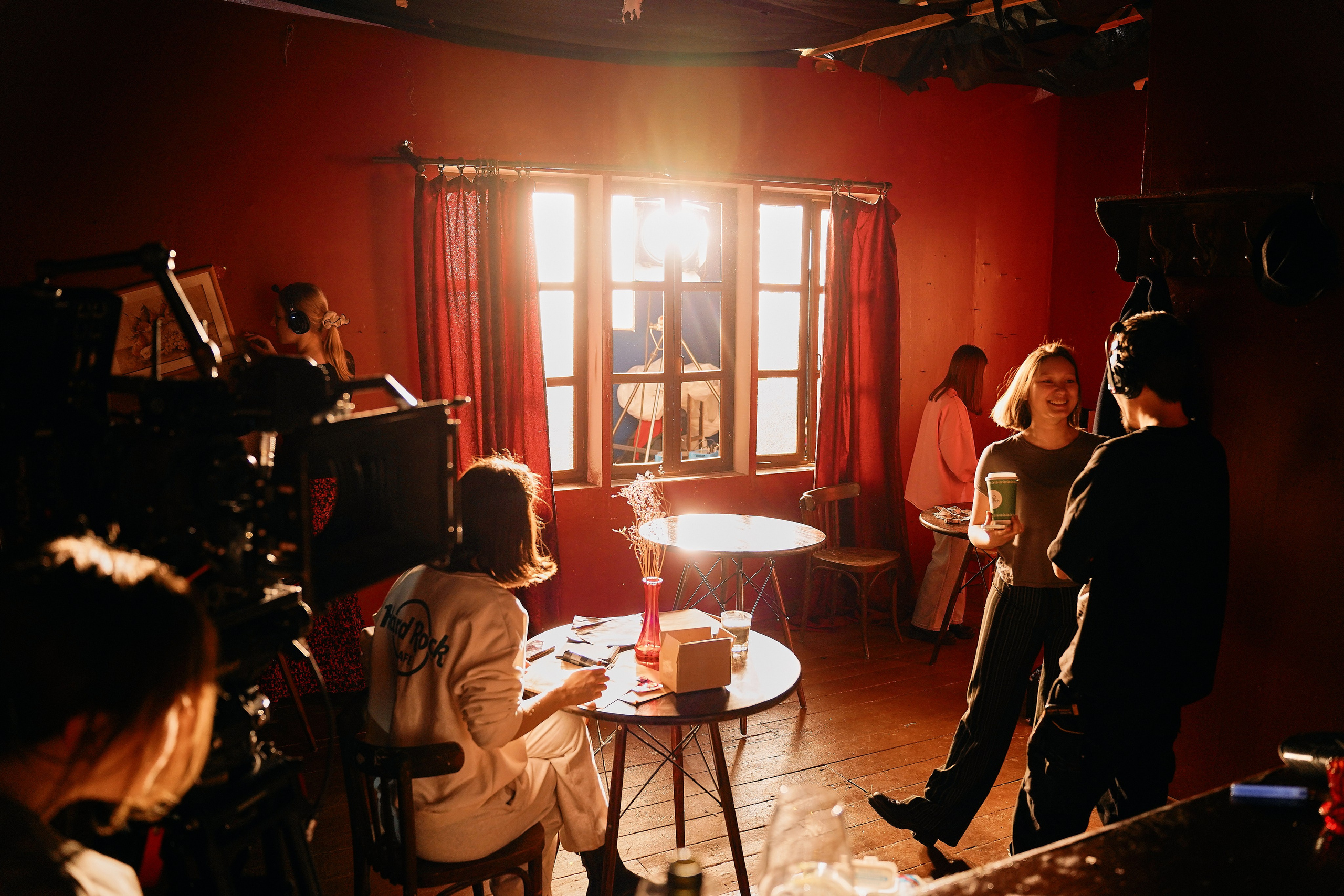 БЭКИ со съемок. Фотограф