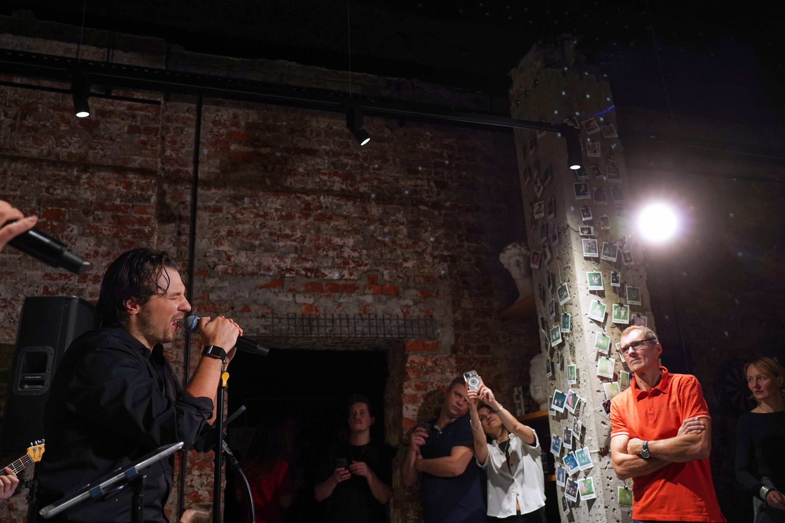 Концерт кавер группы. Фотограф