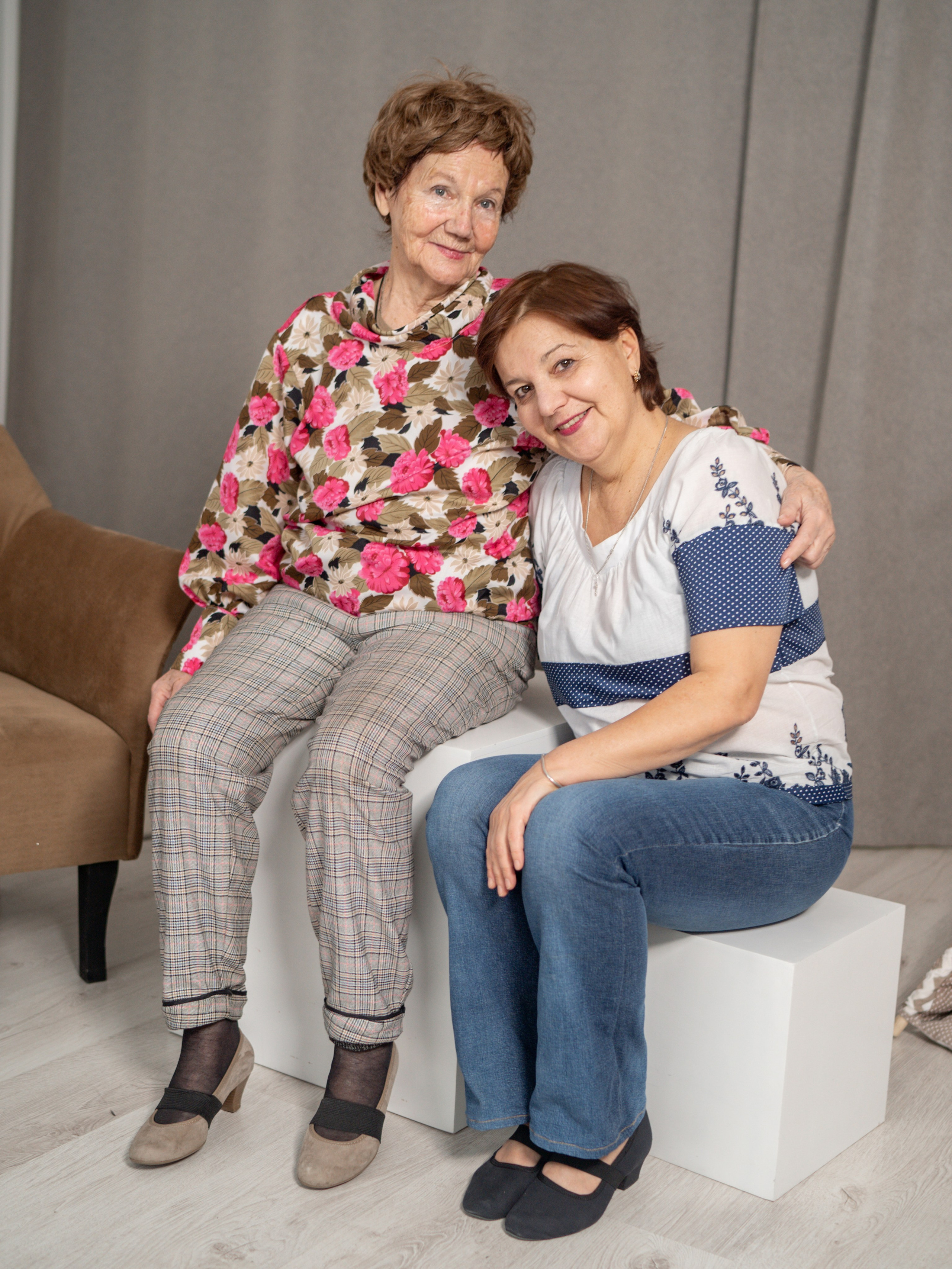 С бабушками. Фотограф Зинаида Евдокимова