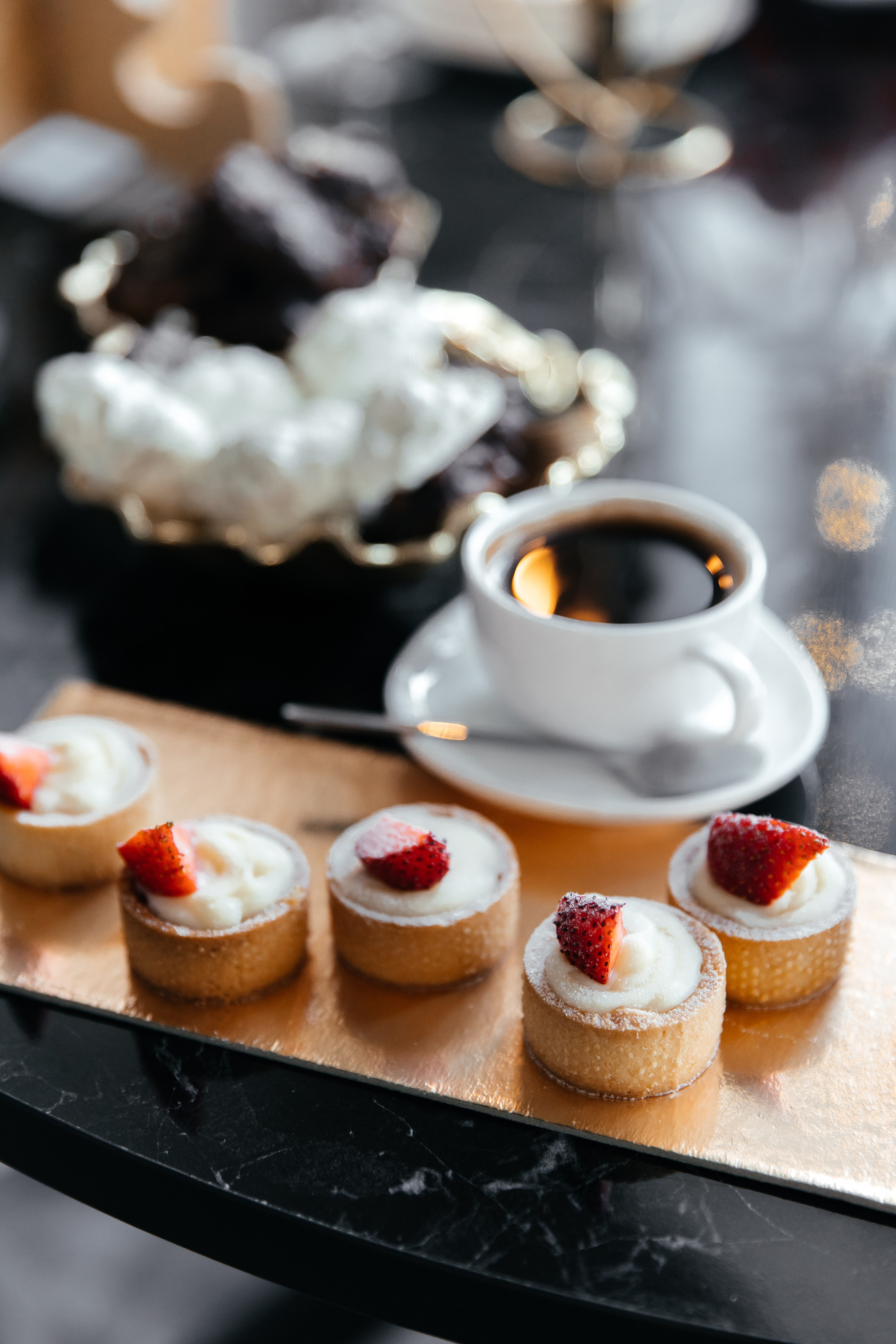 Эклерная Merci. Фотограф Елена Краснопевцева