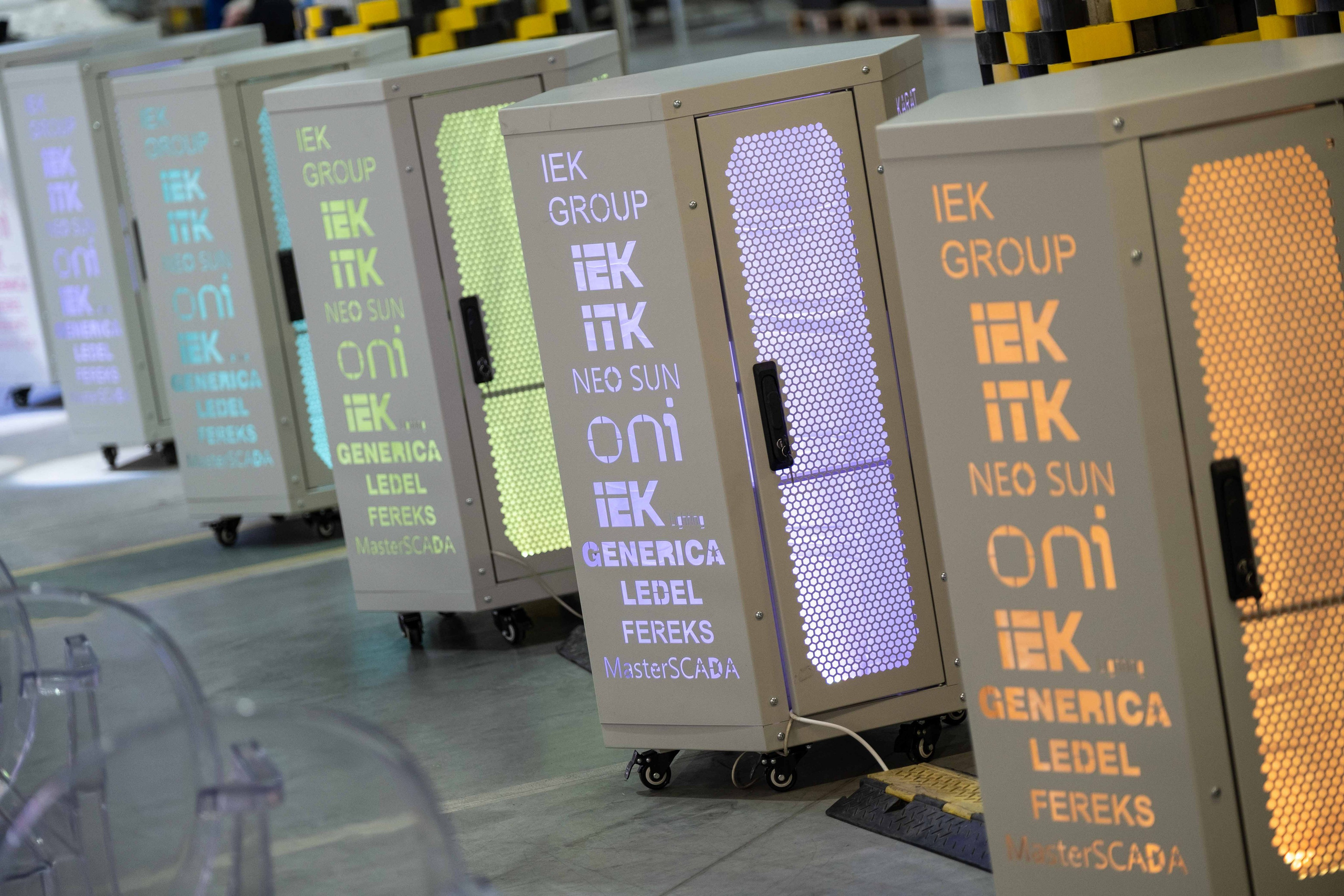 IEK — торжественное открытие производственного цеха. Фото тур