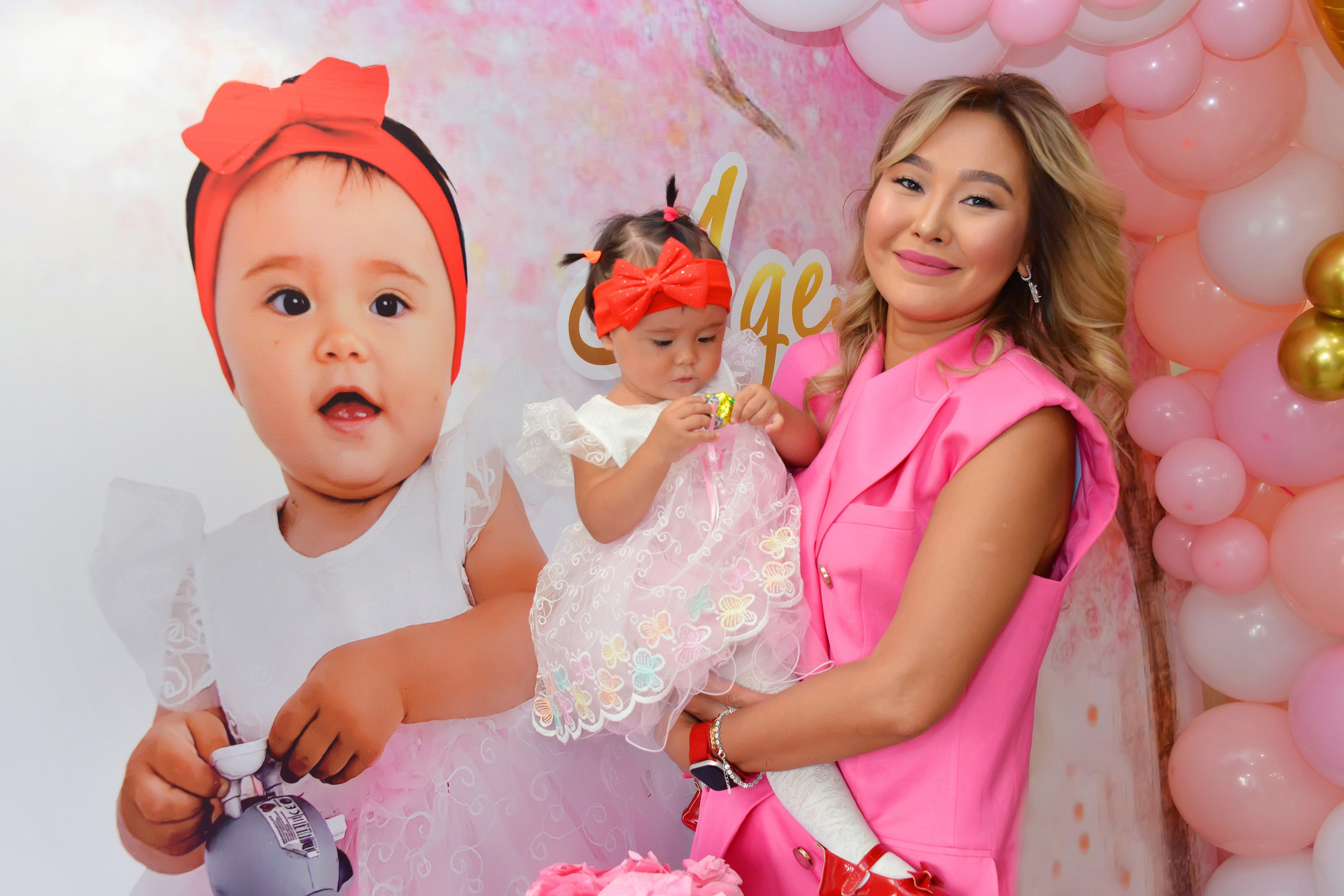 Дети-5 (Адель-1годик). Фотосъёмка. Фотограф Сергей Авдеев-семейный и детский фотограф в Алматы