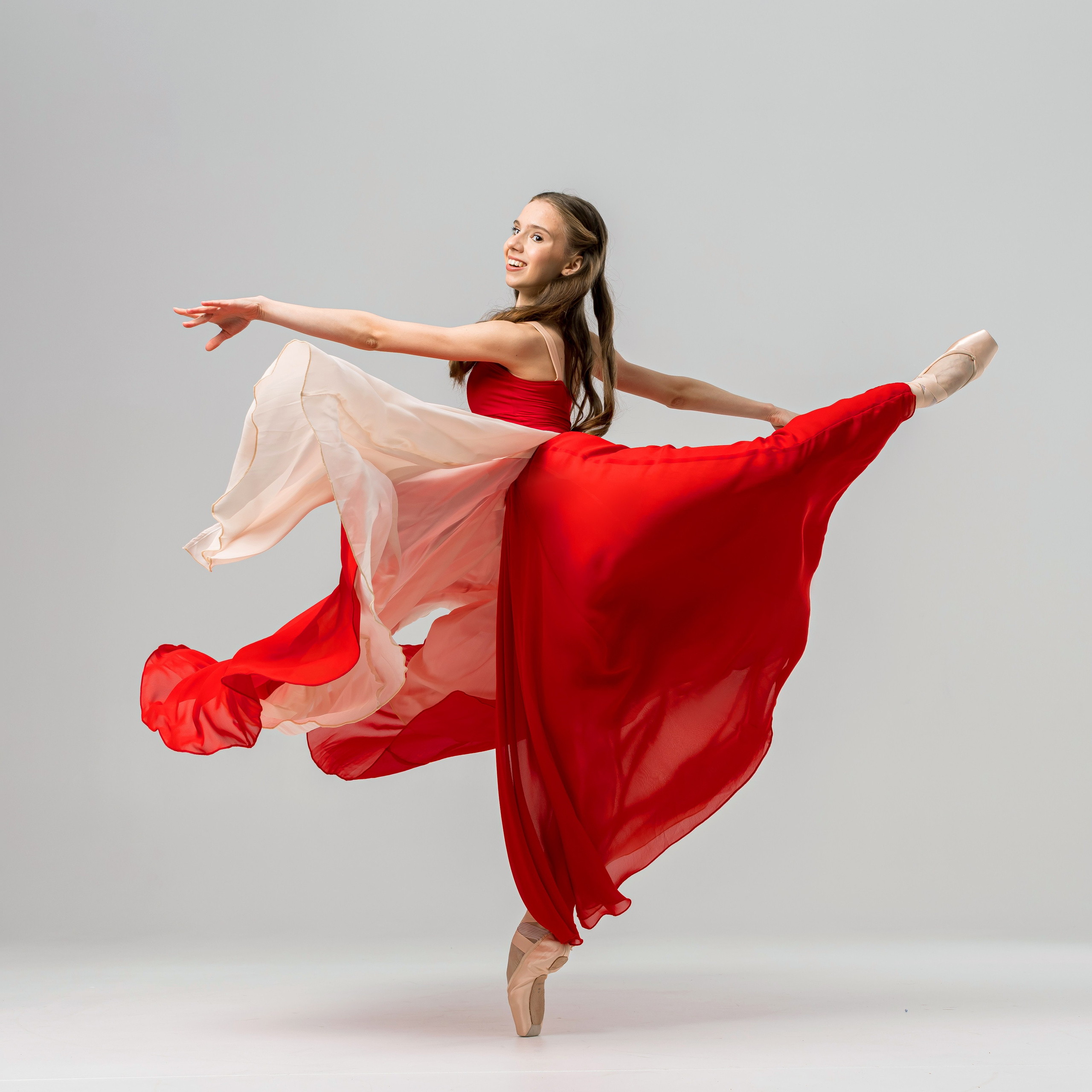 Красно-бежевая двухсторонняя юбка напрокат для фотосессии. Балетный фотограф Алина Ханько — Душа Балета