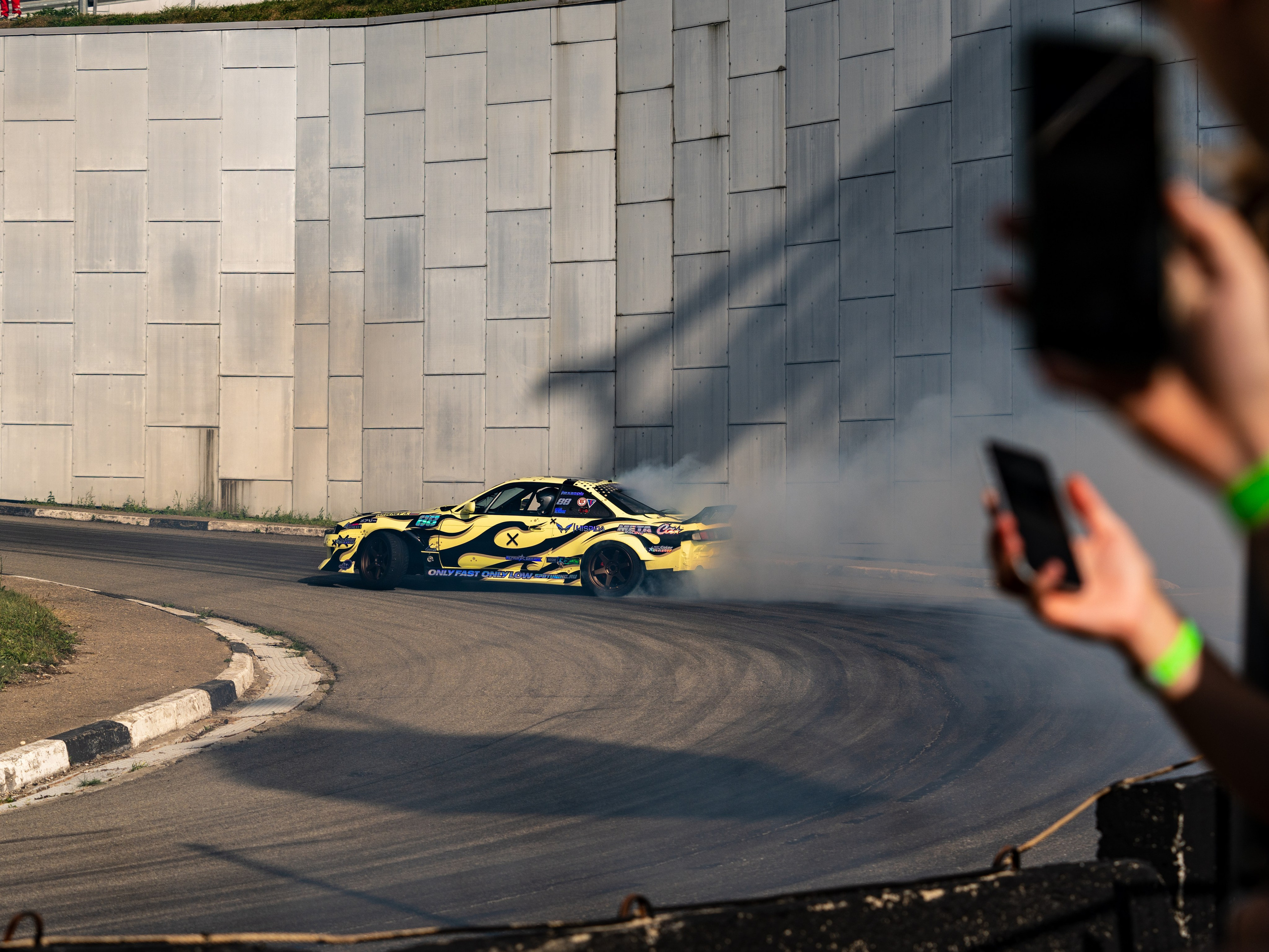 Автомобильные дрифт-гонки в рамках фестиваля Grounded 2024. Репортажный фотограф в Красной Поляне и Сочи Павлюченко Екатерина