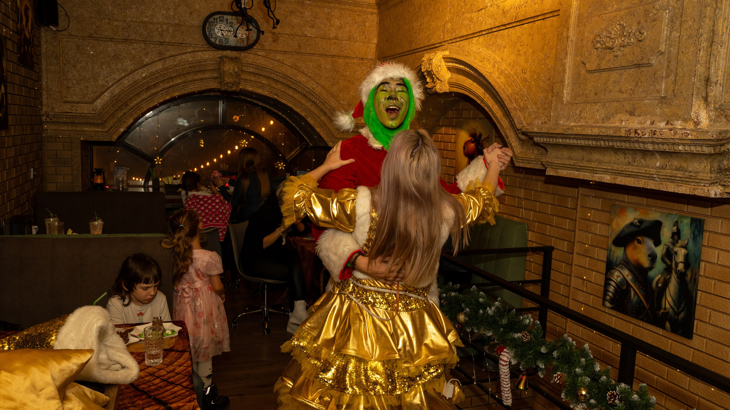 '25 Christmas at KofeBara. Stan Sidel’s Art