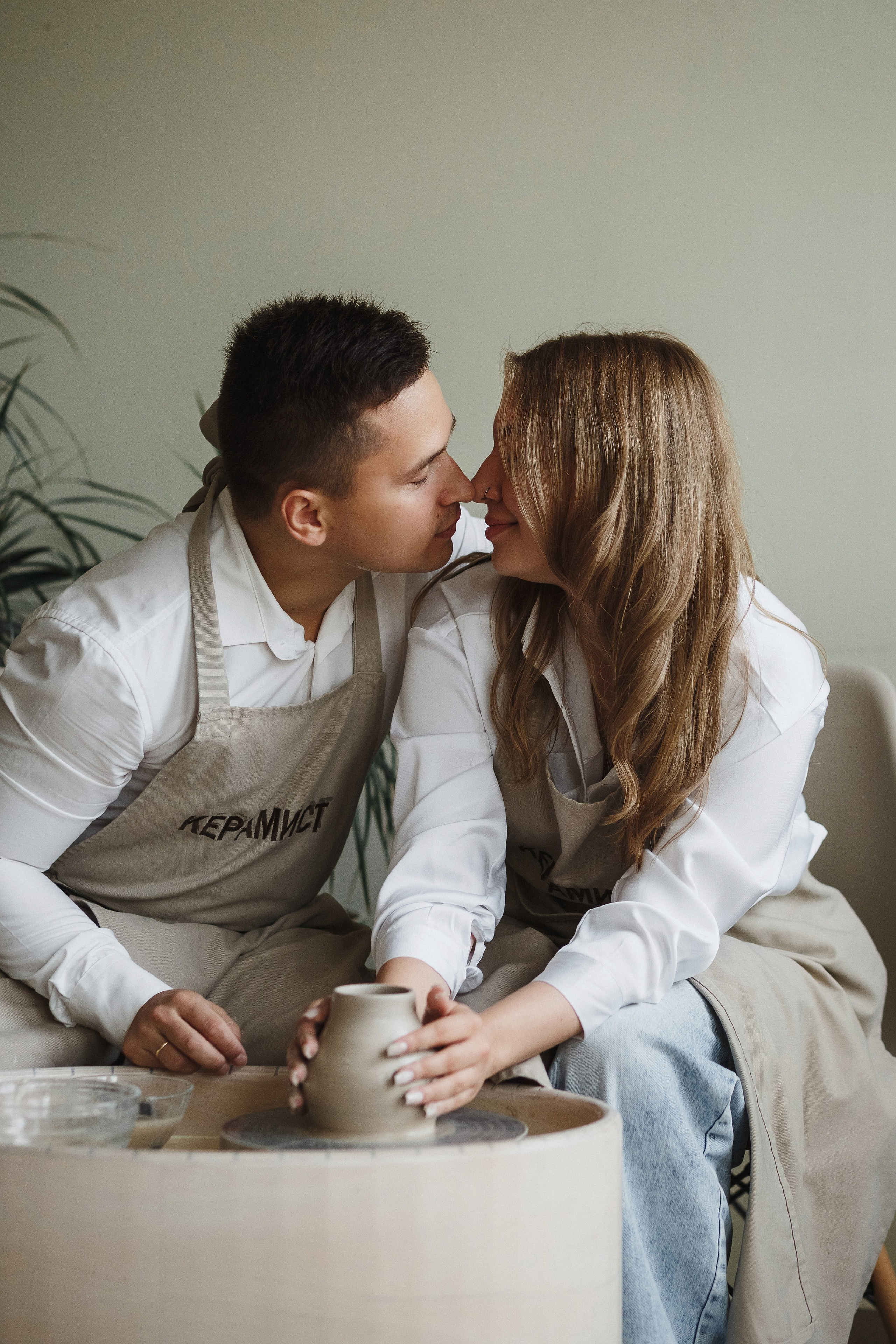 Гончарная мастерская «Керамист» Таганрог — фотосессия Димы и Яны на улице Смирновский. Свадебный и семейный фотограф в Таганроге Бакарюк Антон