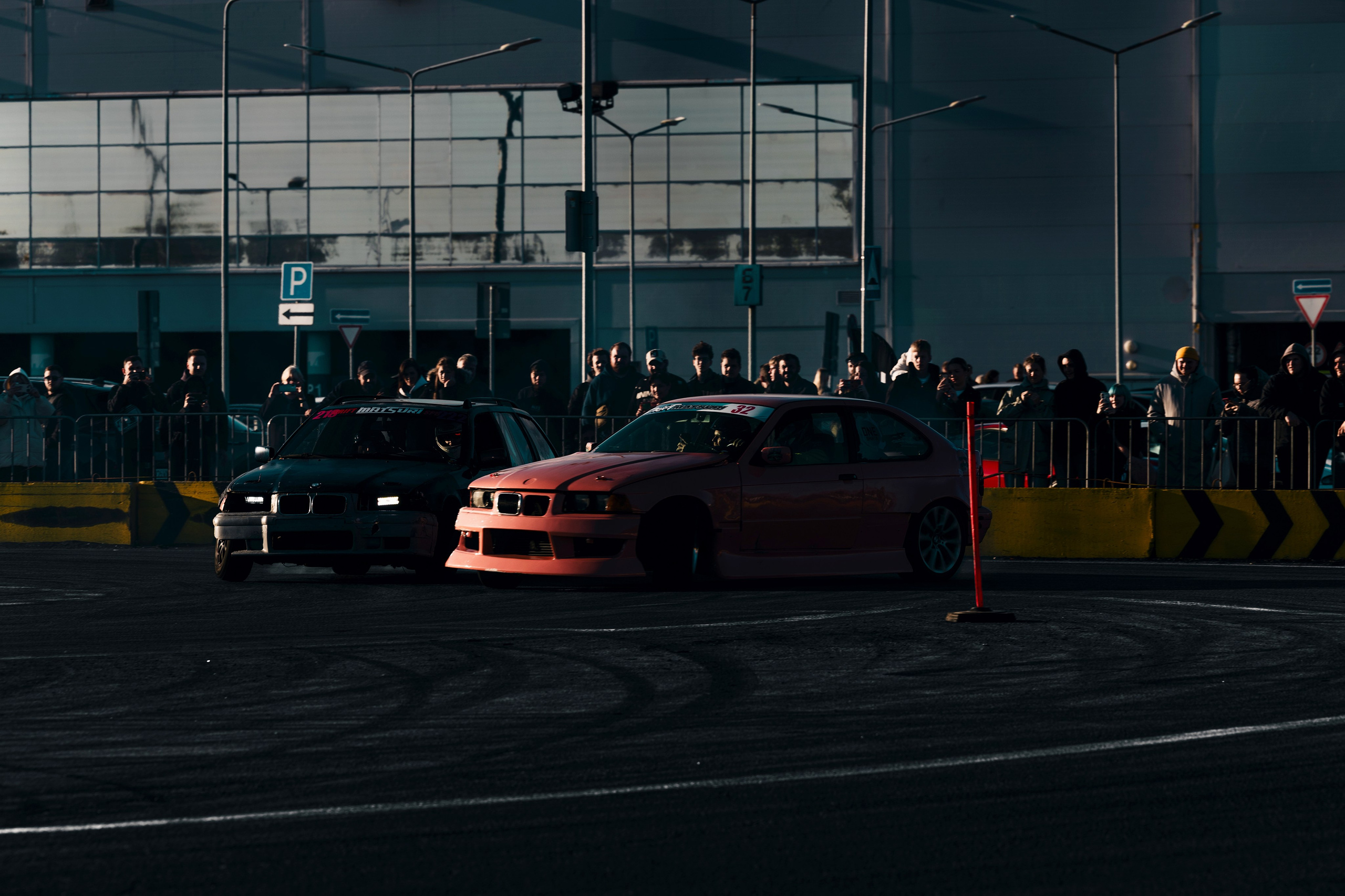 Фотографии закрытия сезона 2025 VibeSide — дрифт и автошоу у МЕГА Дыбенко, Санкт-Петербург