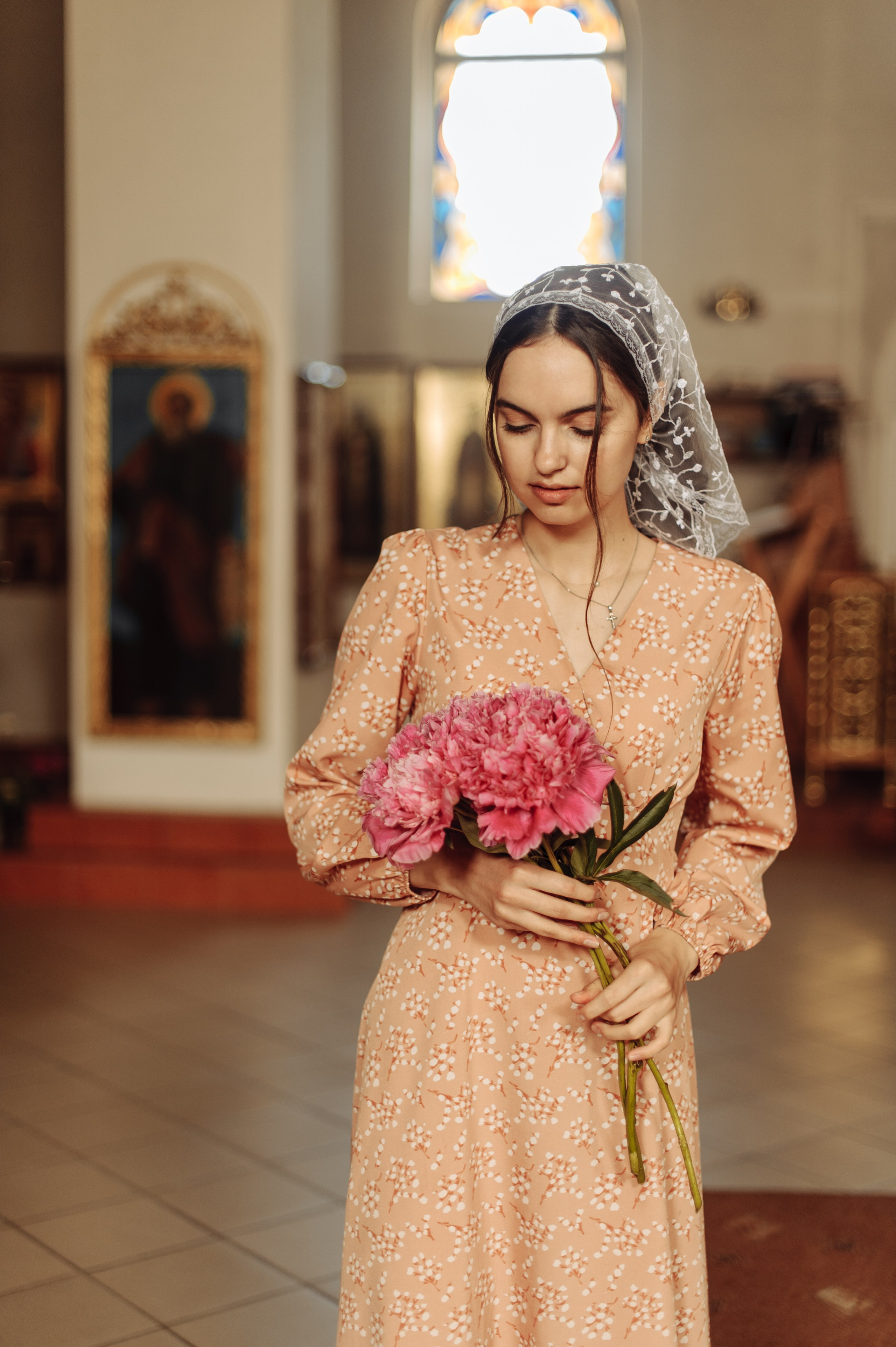 Виктория в храме. Дмитрий Черяник свадебный и семейный фотограф