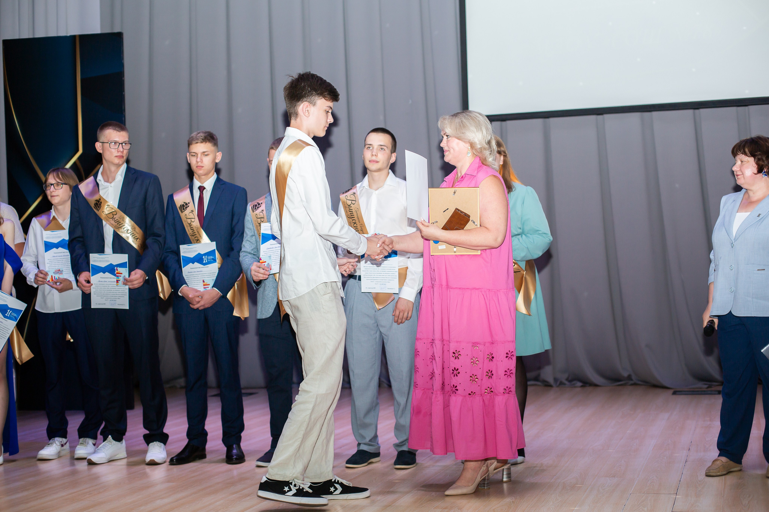 Выпускной бал (школа). Детский и Школьный фотограф Светлана Гулова